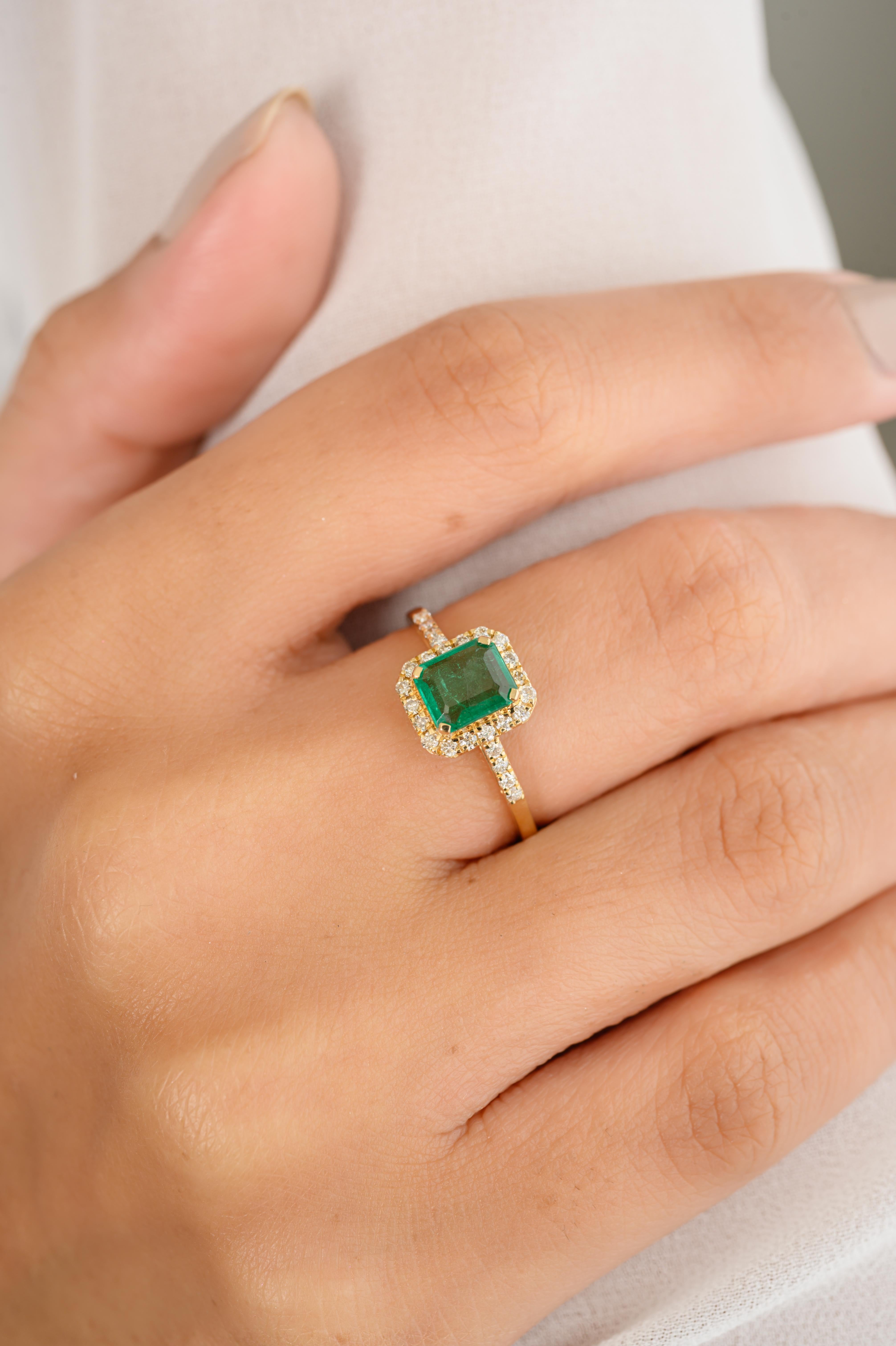 For Sale:  Fine Emerald Diamond Halo Engagement Ring for Women in 18k Solid Yellow Gold 4