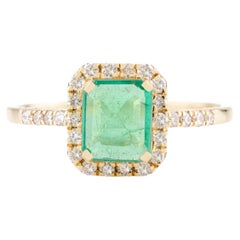 Verlobungsring mit feinem Smaragd und Diamant-Halo aus 18 Karat massivem Gelbgold für Damen