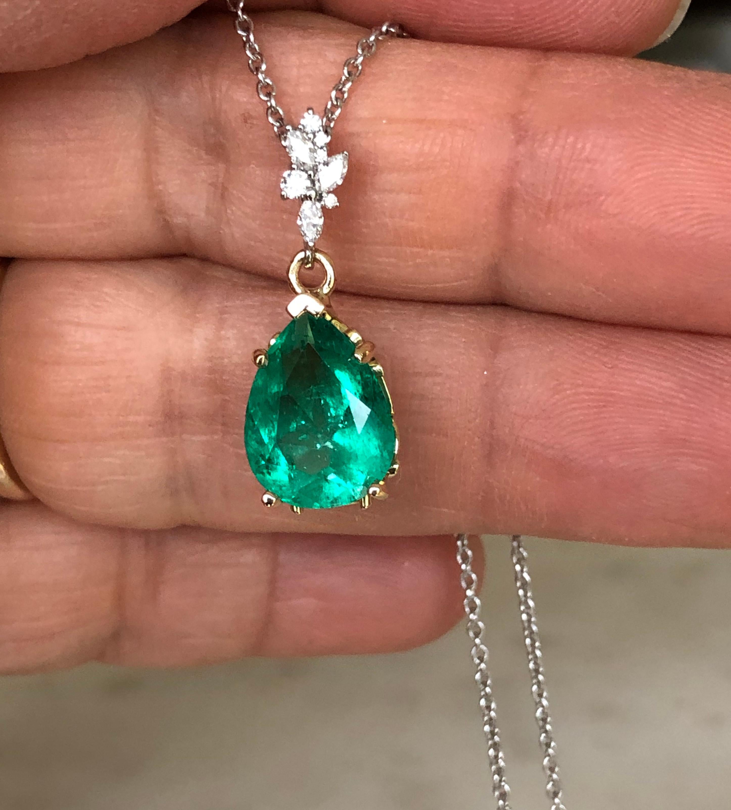 Fine Emerald Diamond Pendant Drop Necklace in 18 Karat and Platinum For Sale 5