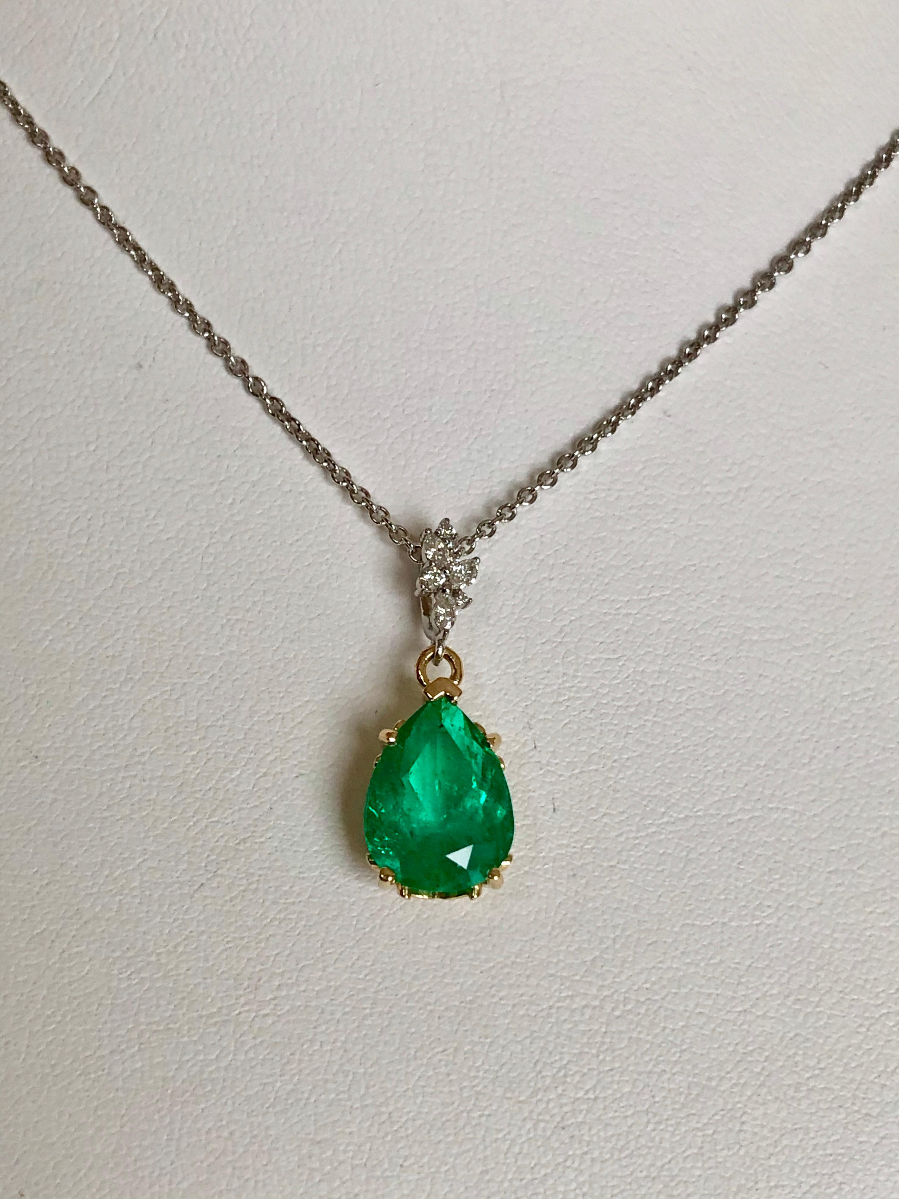 Fine Emerald Diamond Pendant Drop Necklace in 18 Karat and Platinum For Sale 6