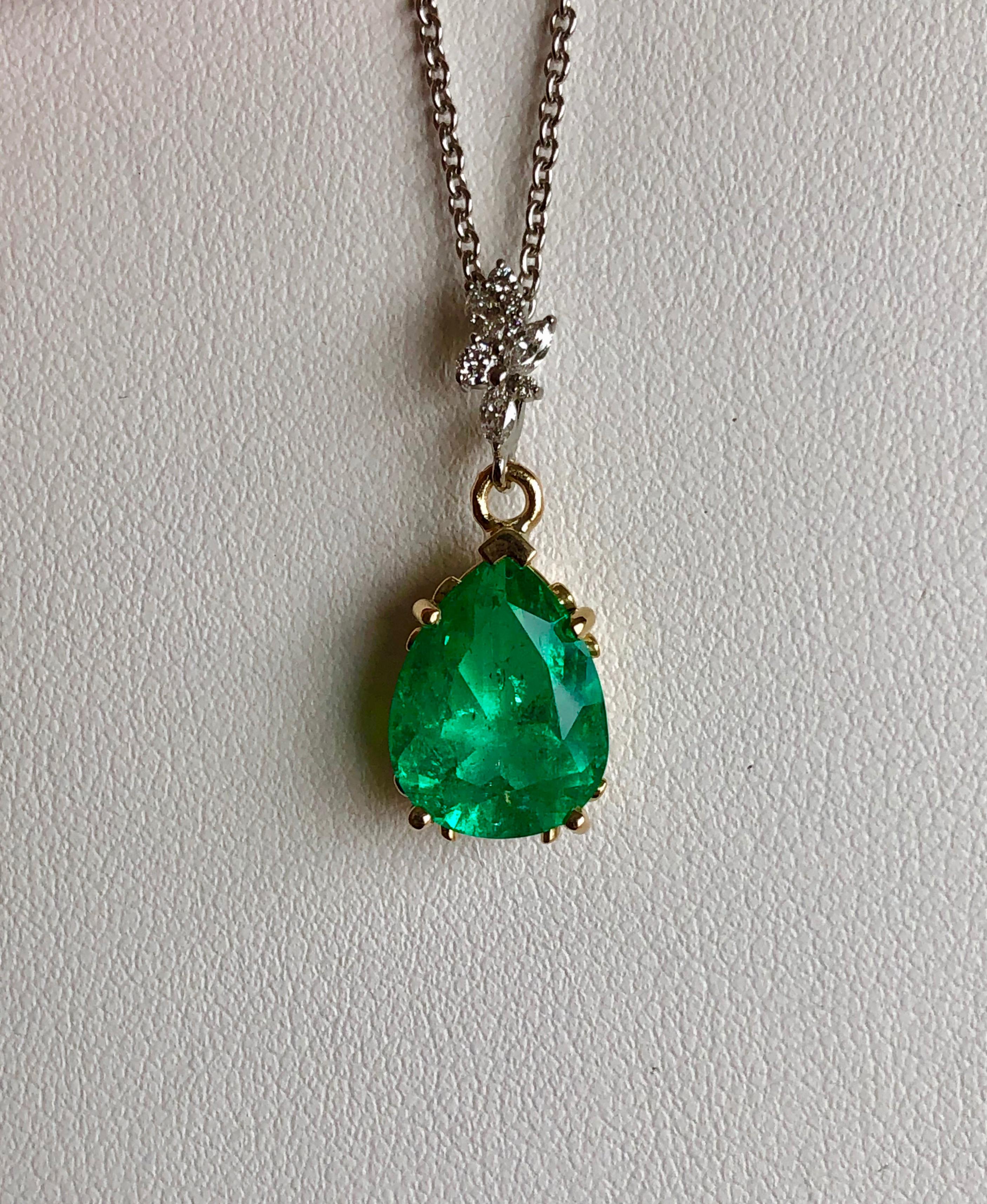 Fine Emerald Diamond Pendant Drop Necklace in 18 Karat and Platinum For Sale 7
