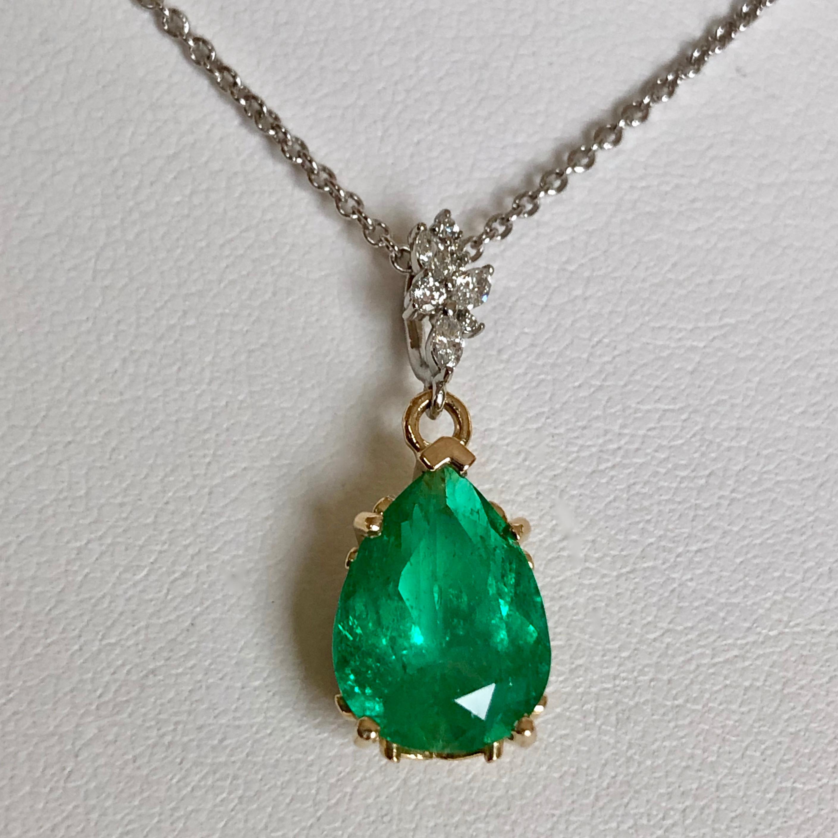 Contemporary Fine Emerald Diamond Pendant Drop Necklace in 18 Karat and Platinum For Sale