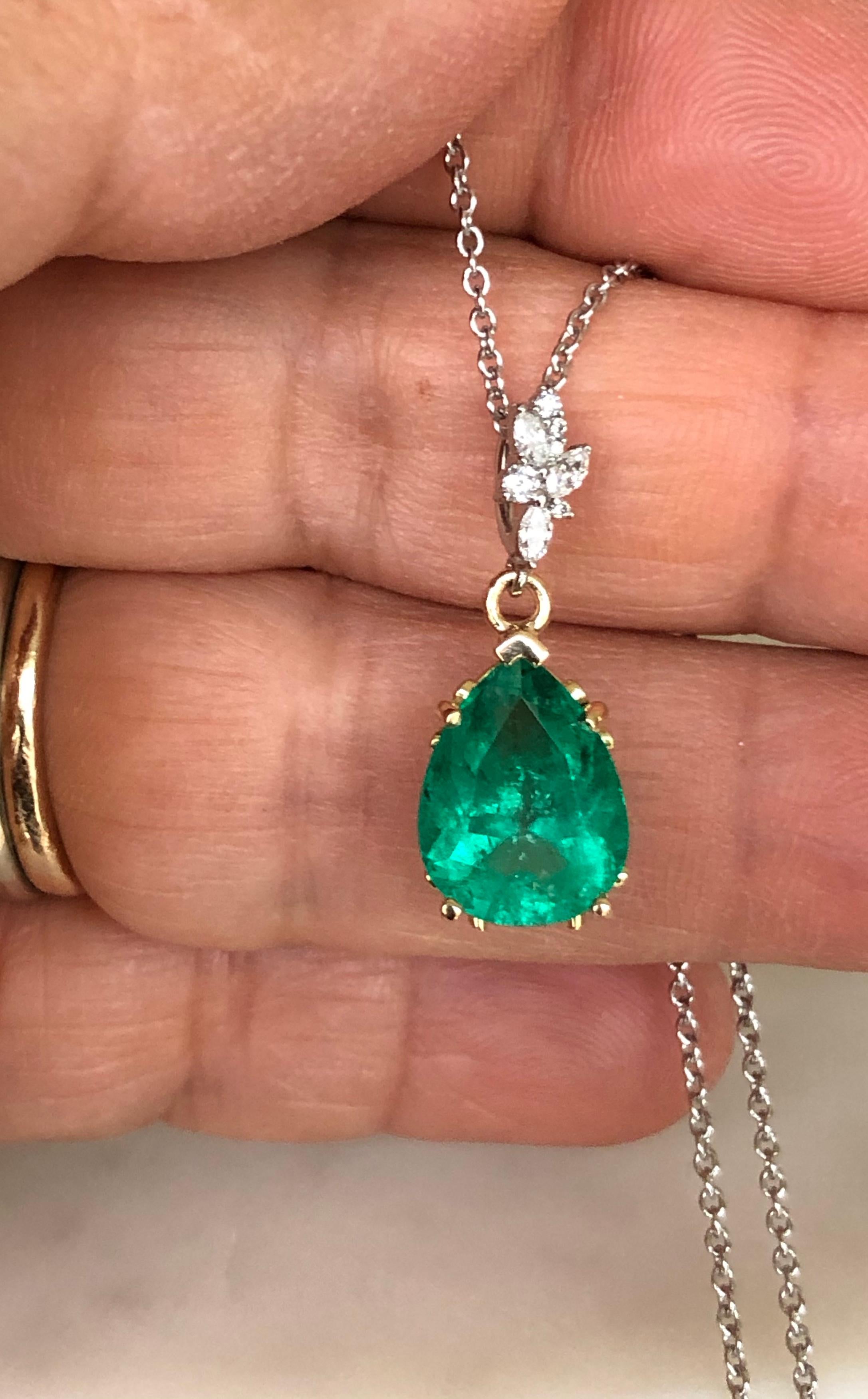 Fine Emerald Diamond Pendant Drop Necklace in 18 Karat and Platinum For Sale 2