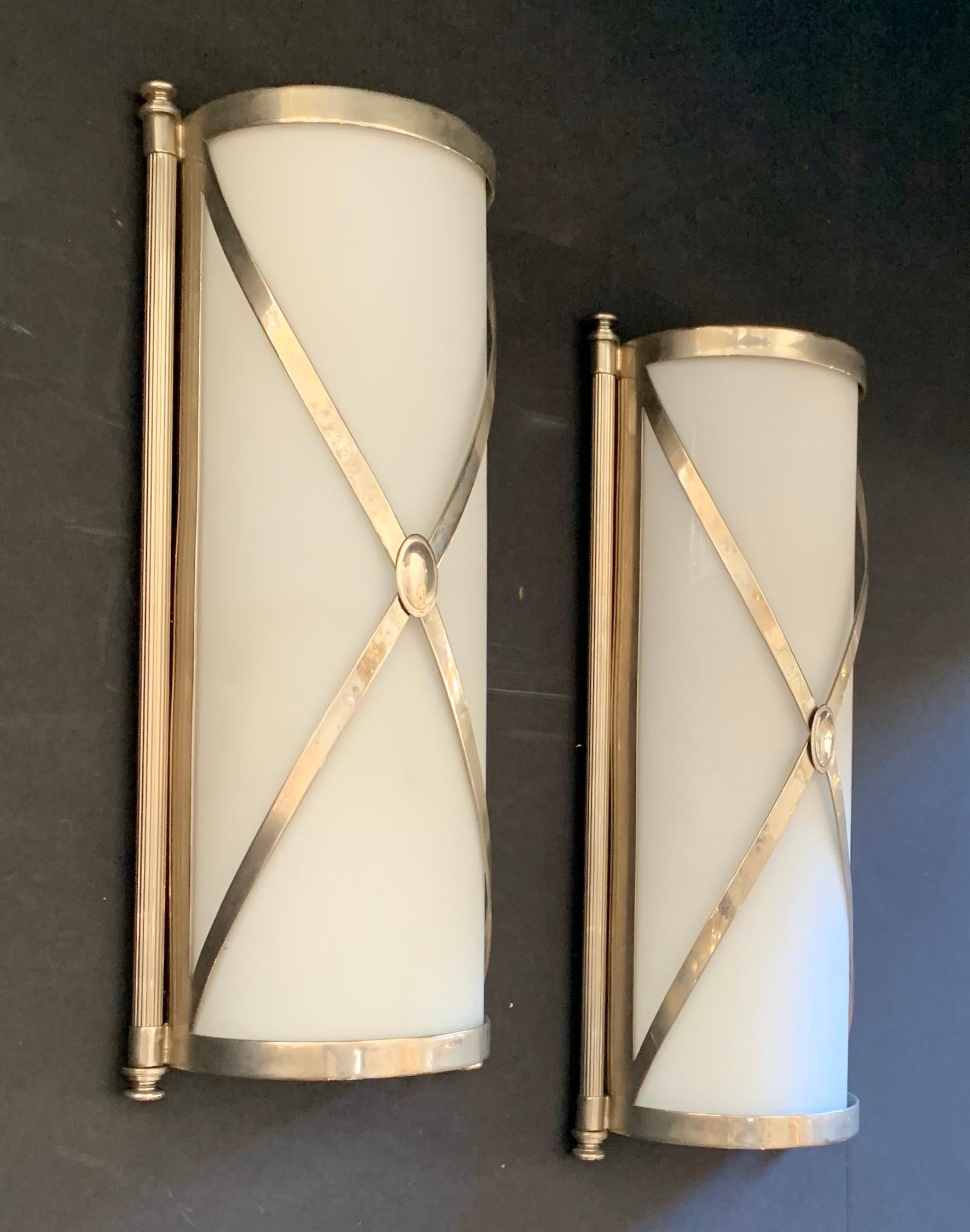 Fine Empire Neoclassical Silvered Bronze and Frosted Glass Caldwell Sconces Pair (Neoklassisch)