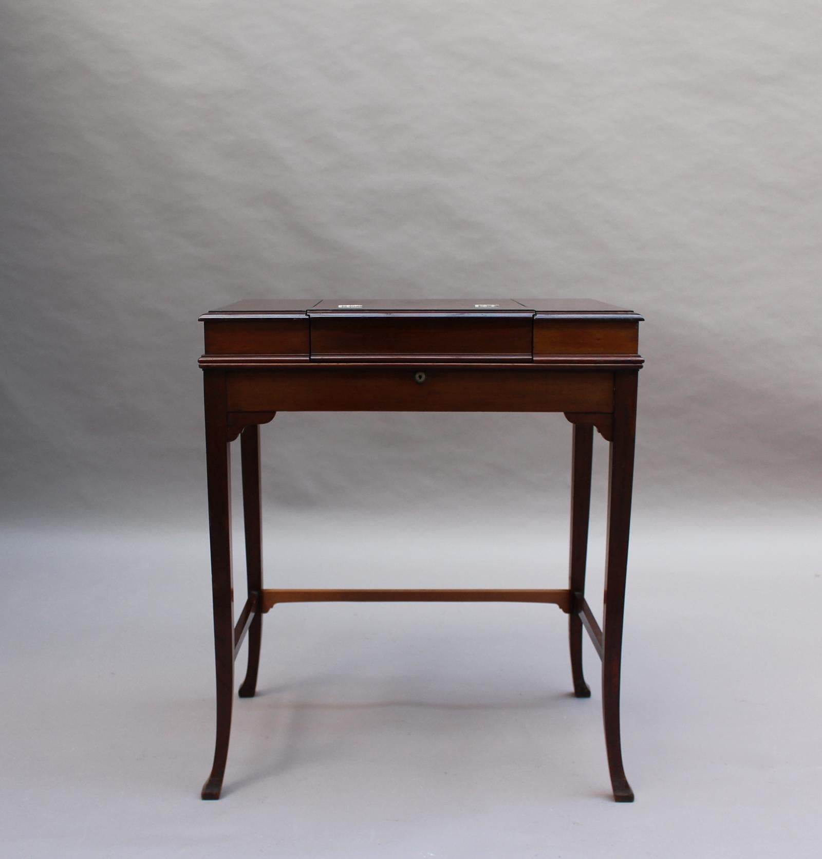 Fine English 19th Century Mahogany Secretary-Desk For Sale 1