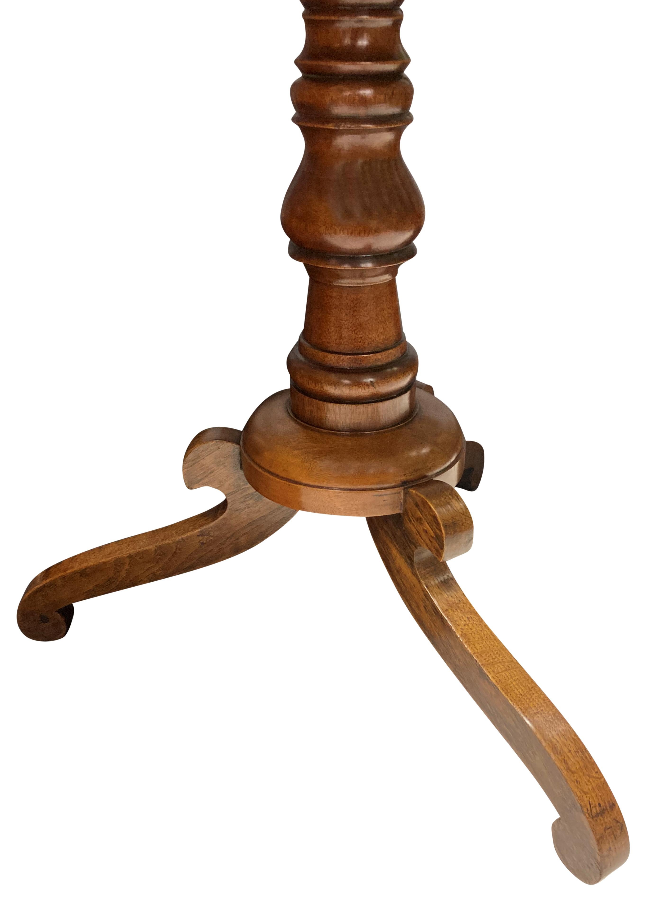 Acajou Table anglaise du 19ème siècle en vente