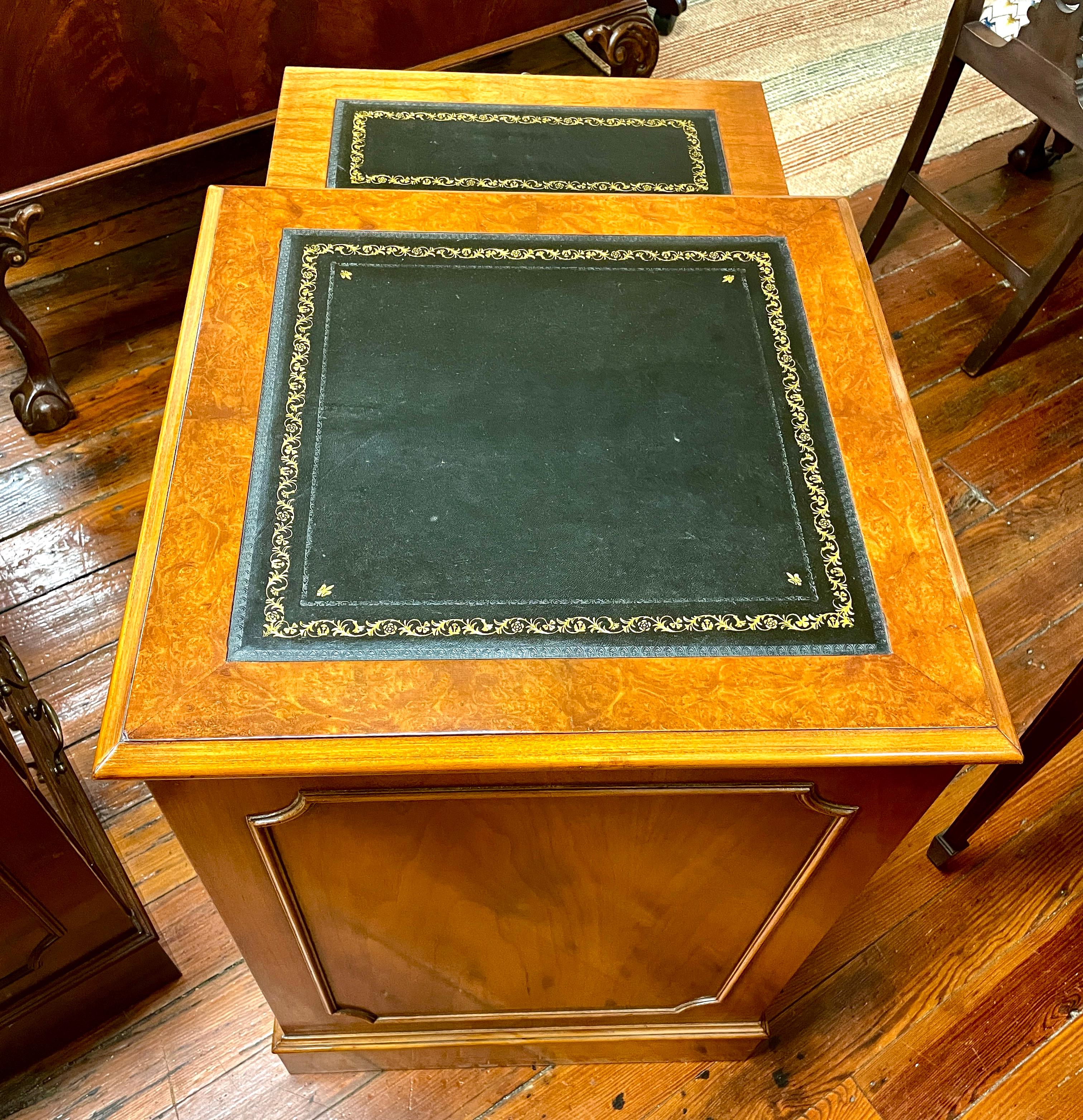 Archivador de 2 cajones de madera de olmo con rebabas inglés Georgiano en venta