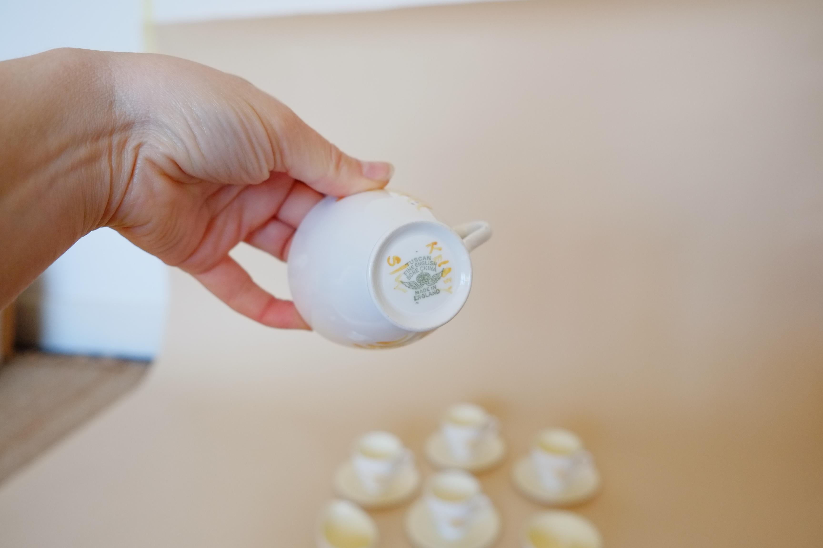 Englisches Knochenporzellan Handbemalt & Signiert Teeservice für Sechs mit Teekanne  im Angebot 4