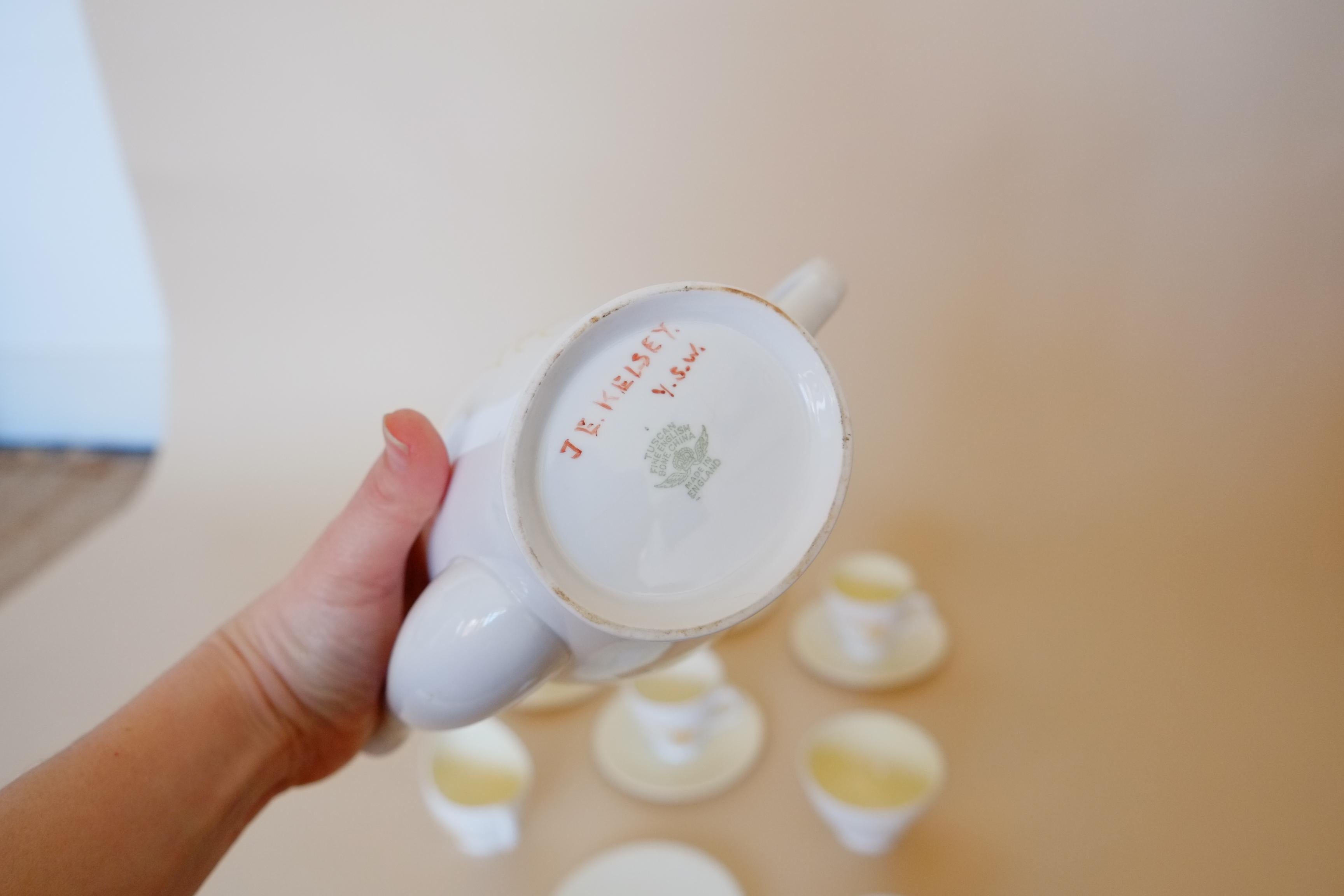 Englisches Knochenporzellan Handbemalt & Signiert Teeservice für Sechs mit Teekanne  im Angebot 5
