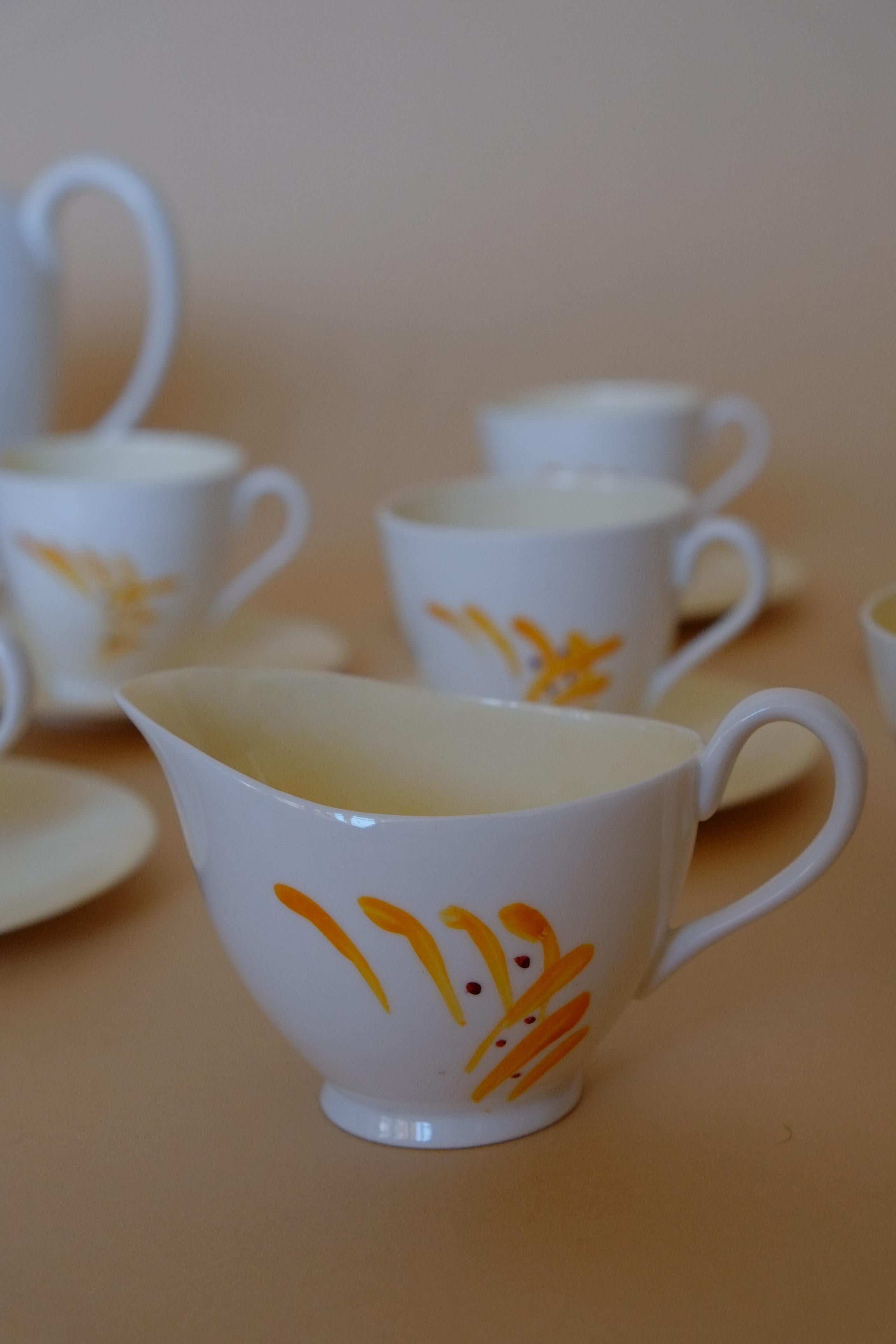 Englisches Knochenporzellan Handbemalt & Signiert Teeservice für Sechs mit Teekanne  im Angebot 9