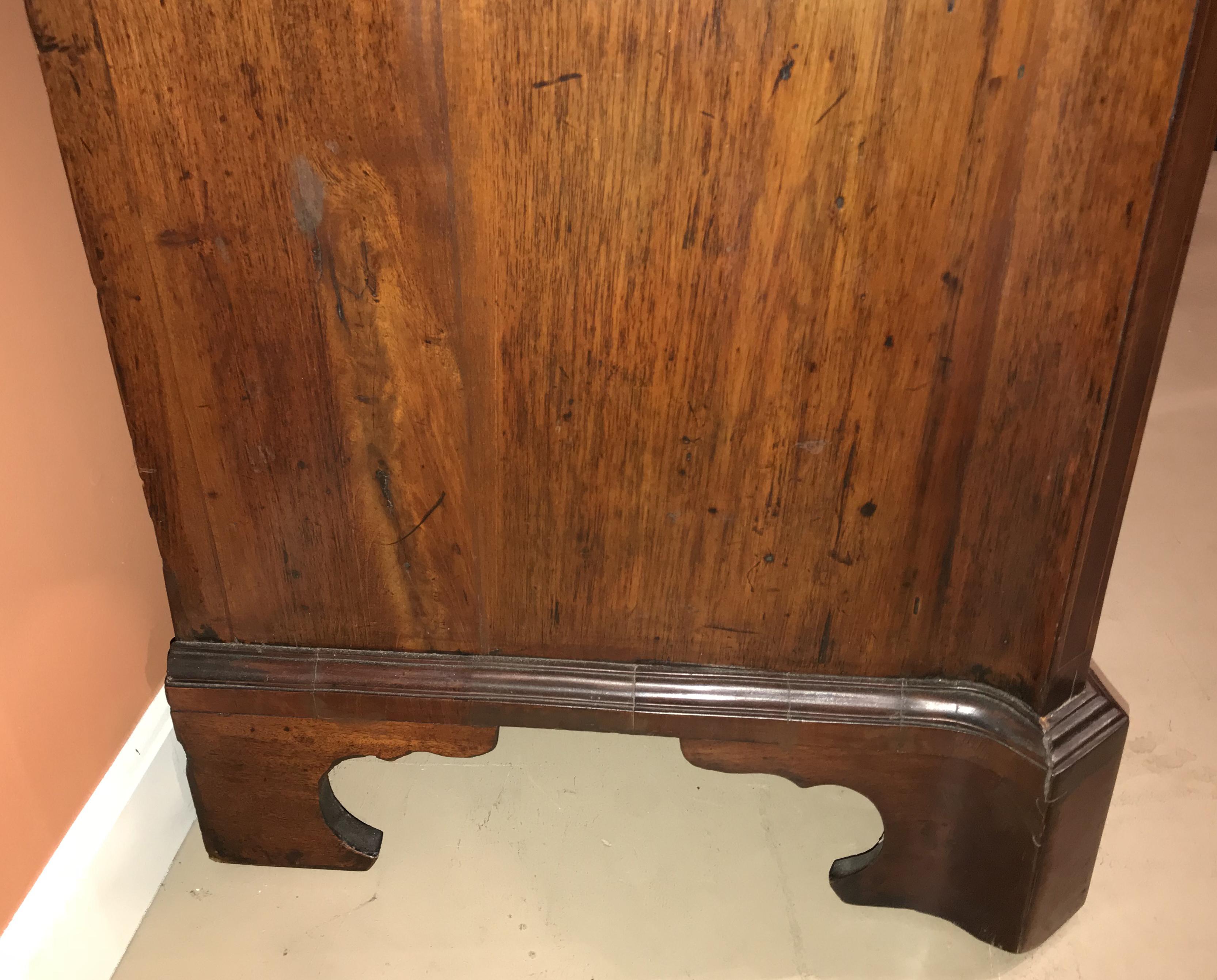 Fine English Chippendale Serpentine Mahogany  Chest circa 1780 2