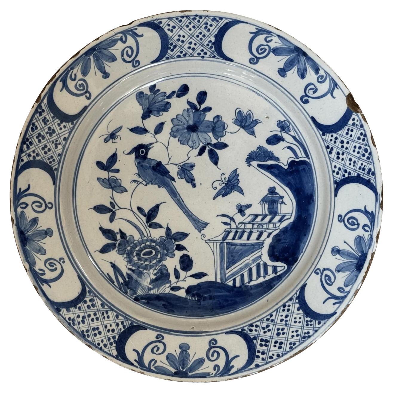 Feines englisches Delft-Ladegerät mit einer Chinoiserie-Gartenszene im Angebot