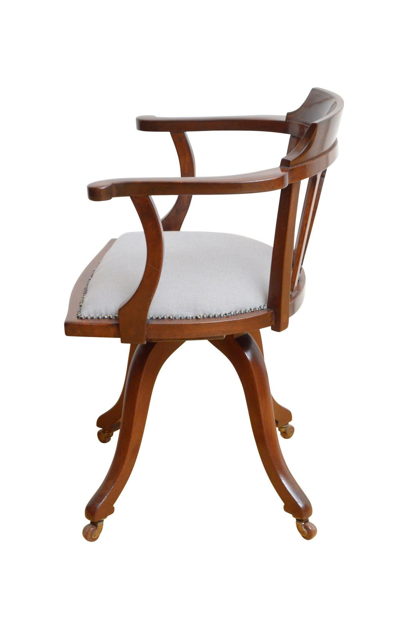Fine English Edwardian Revolving Desk Chair In Good Condition For Sale In Whaley Bridge, GB