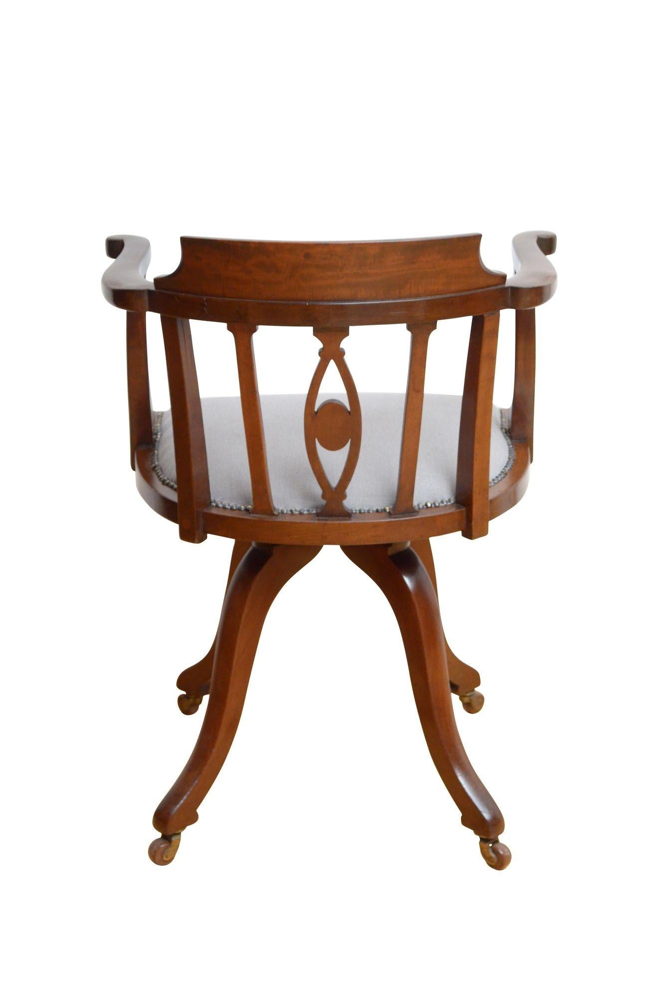 20th Century Fine English Edwardian Revolving Desk Chair For Sale