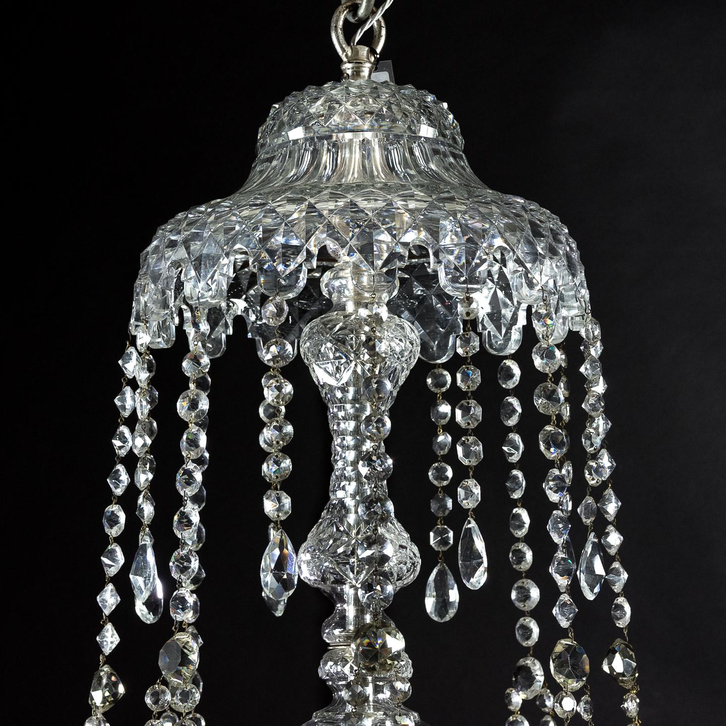Englischer achtflammiger Kristall-Kronleuchter mit Lichtern (20. Jahrhundert) im Angebot