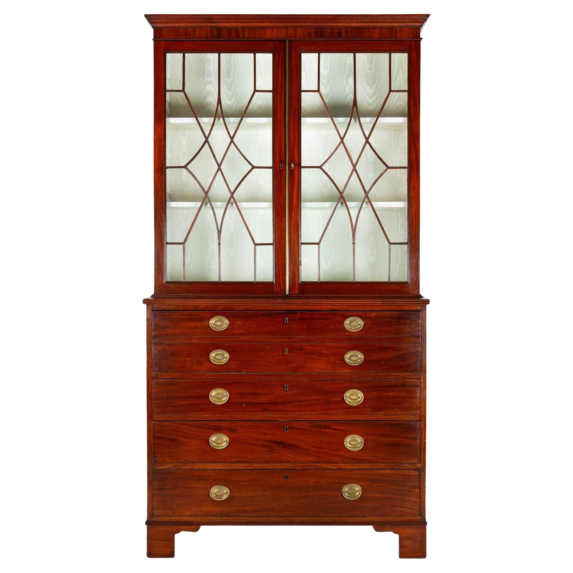 Beau bureau-secrétaire anglais George III en acajou ancien vers 1780