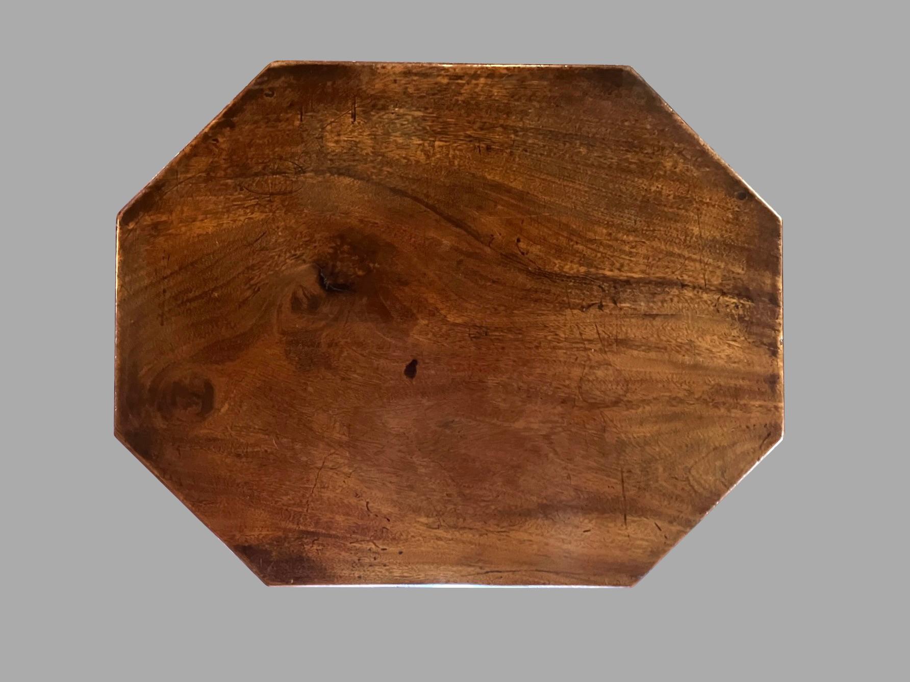 Fina Cellarette inglesa Jorge III de caoba con banda de latón y forro original en venta 7