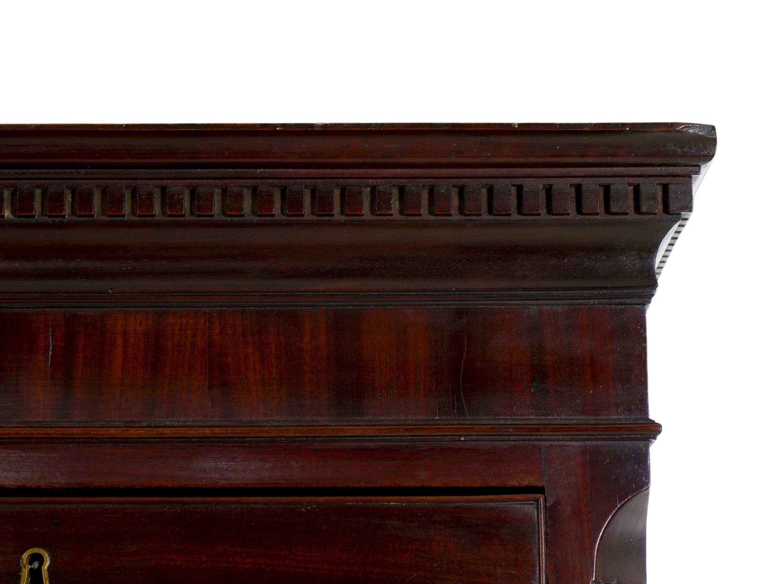 Fine English George III Mahogany Chest on Chest, circa 1800 For Sale 1