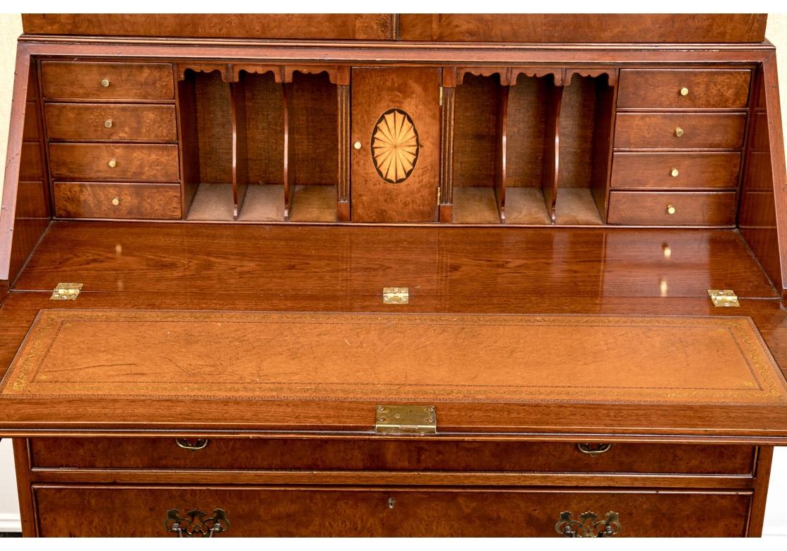Feine englische George III Stil Mahagoni & Wurzelholz Bücherschrank im Angebot 2