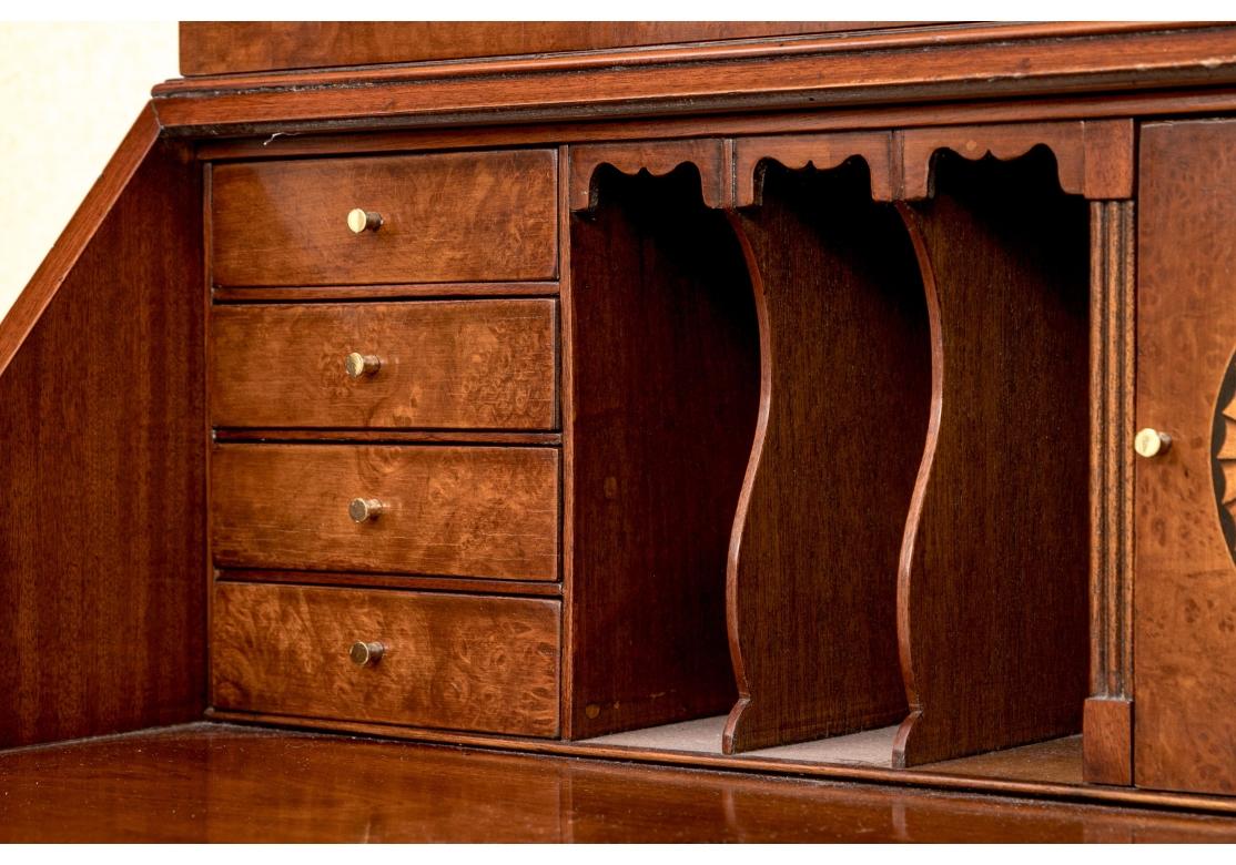 Feine englische George III Stil Mahagoni & Wurzelholz Bücherschrank (Englisch) im Angebot