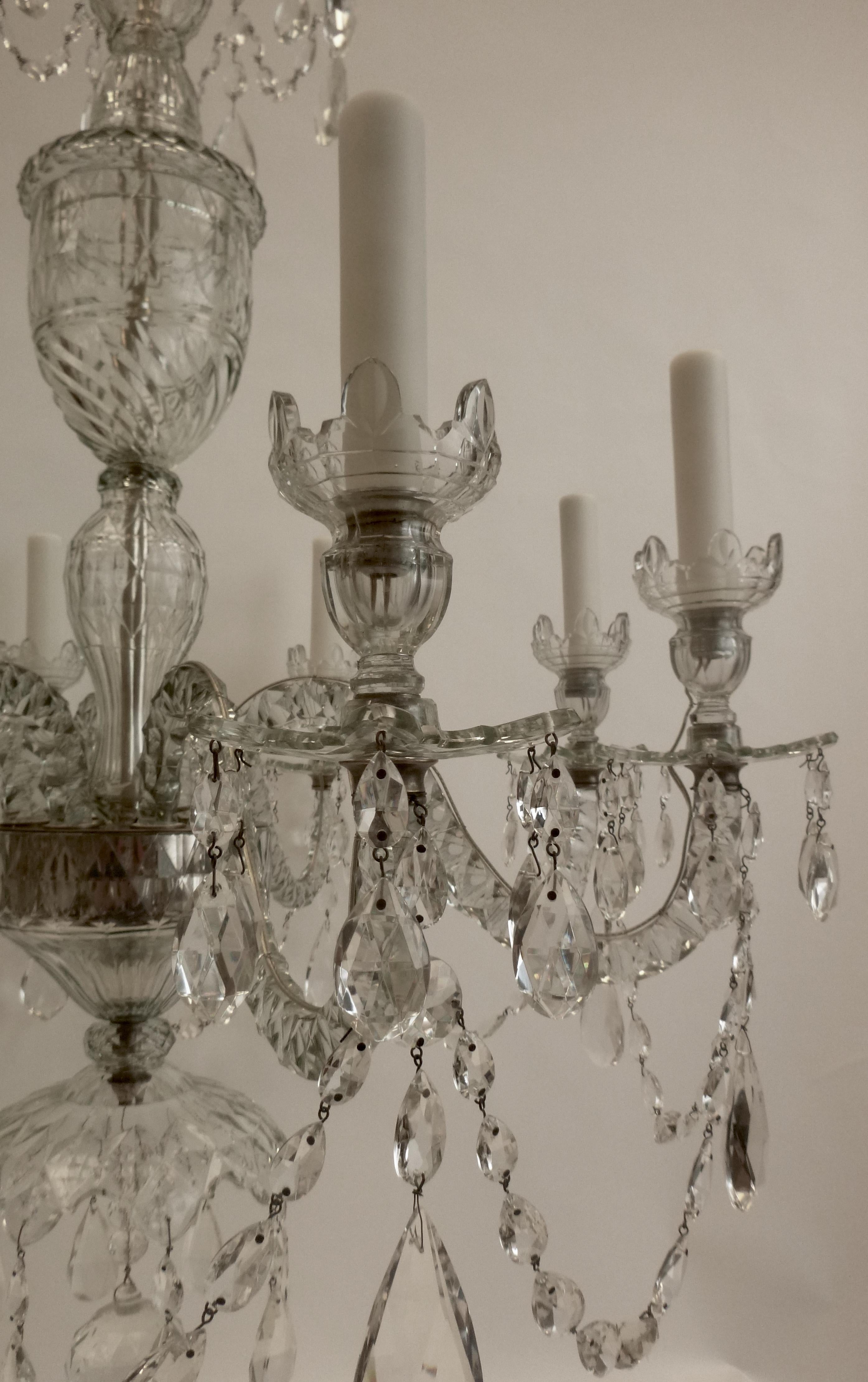 Fine English Georgian Neoclassical Style Cut Lead Crystal Chandelier In Excellent Condition In Pittsburgh, PA