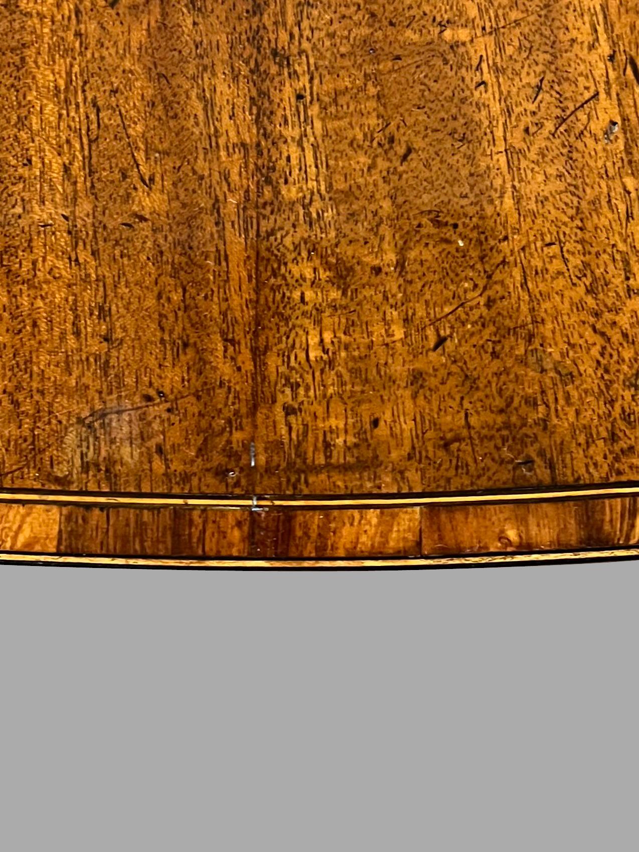 Feiner englischer Mahagoni-Pembroke-Tisch mit Intarsien aus der Hepplewhite-Periode mit Schublade im Angebot 8