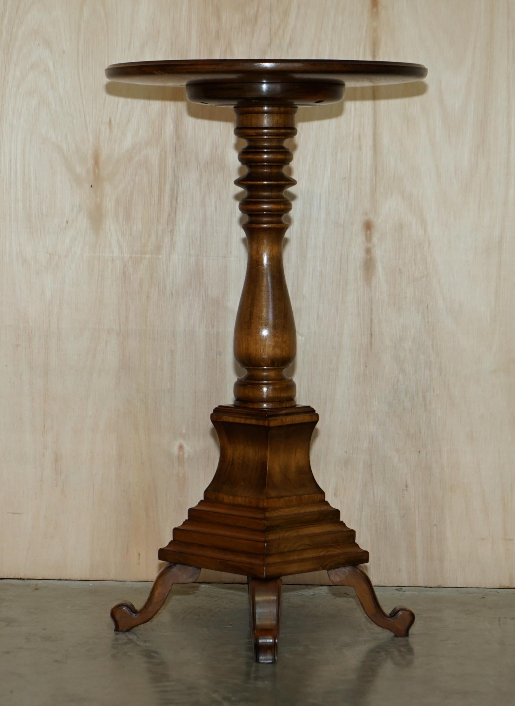 We are delighted to offer for sale this lovely hand made in England by JB Wright signed and stamped English Regency Revival side table

A good looking, stylish and well made piece, ideally suited for a lamp or glass of wine, it’s a very good size