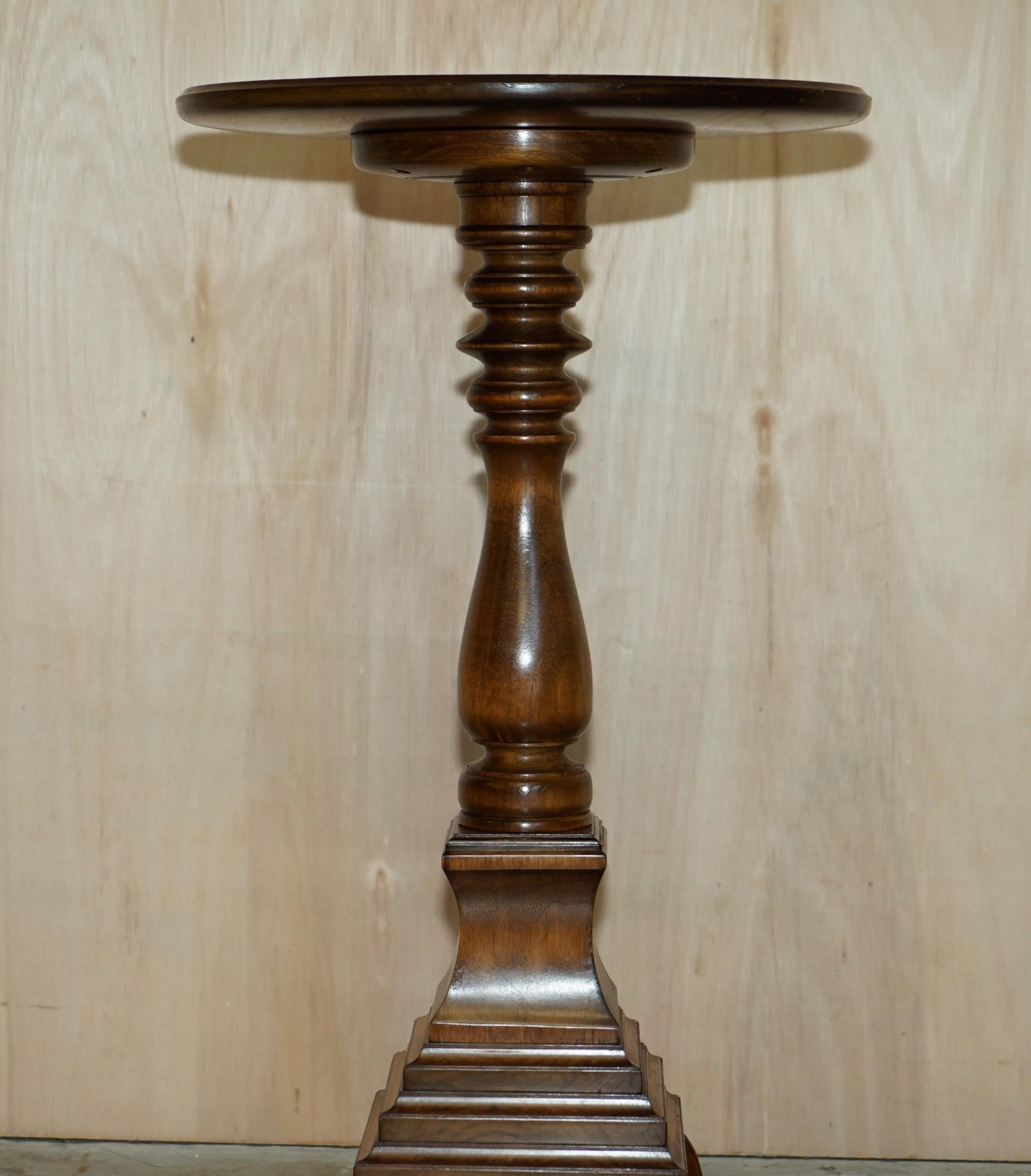 Fine English Made JB Wright Cabinet Maker Regency Revival Side End Lamp Table For Sale 1