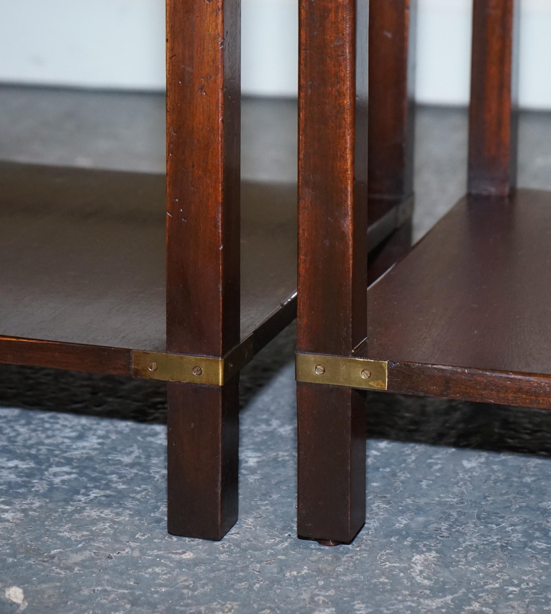 FINE ENGLISH PAIR DE TABLES D'INTÉRIEUR DE campane MILITAIRE BEvan FUNNELL en vente 3