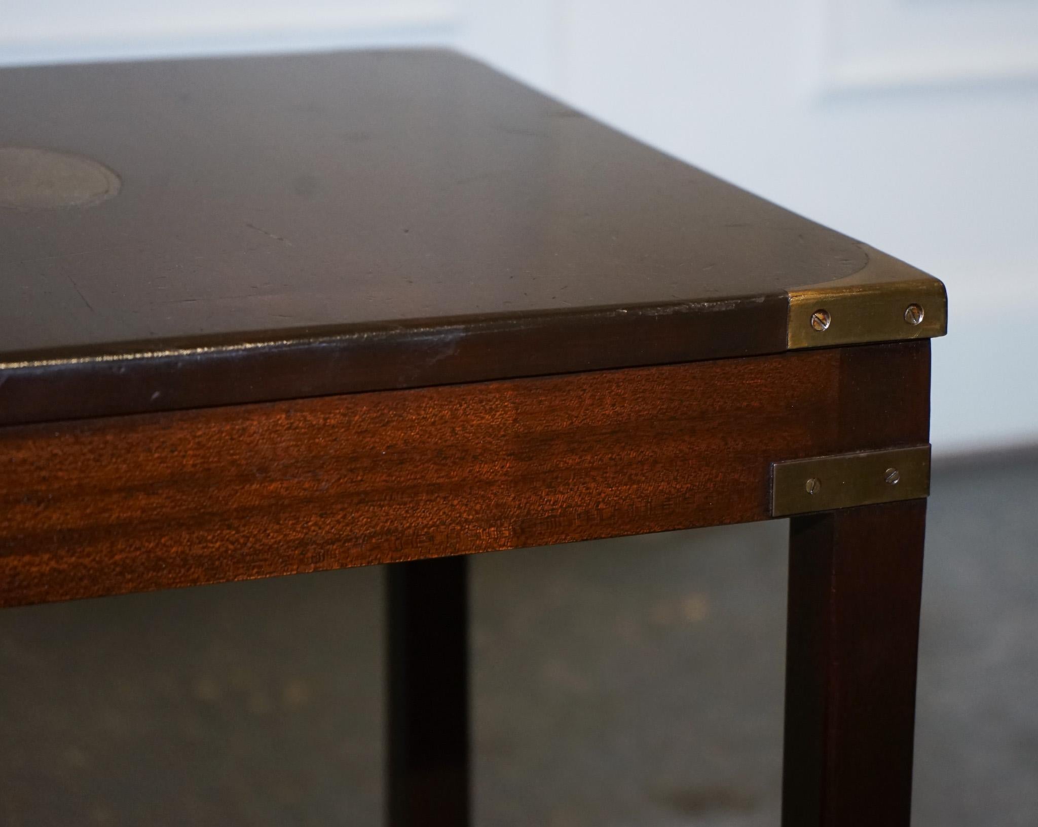 FINE ENGLISH PAIR DE TABLES D'INTÉRIEUR DE campane MILITAIRE BEvan FUNNELL en vente 5