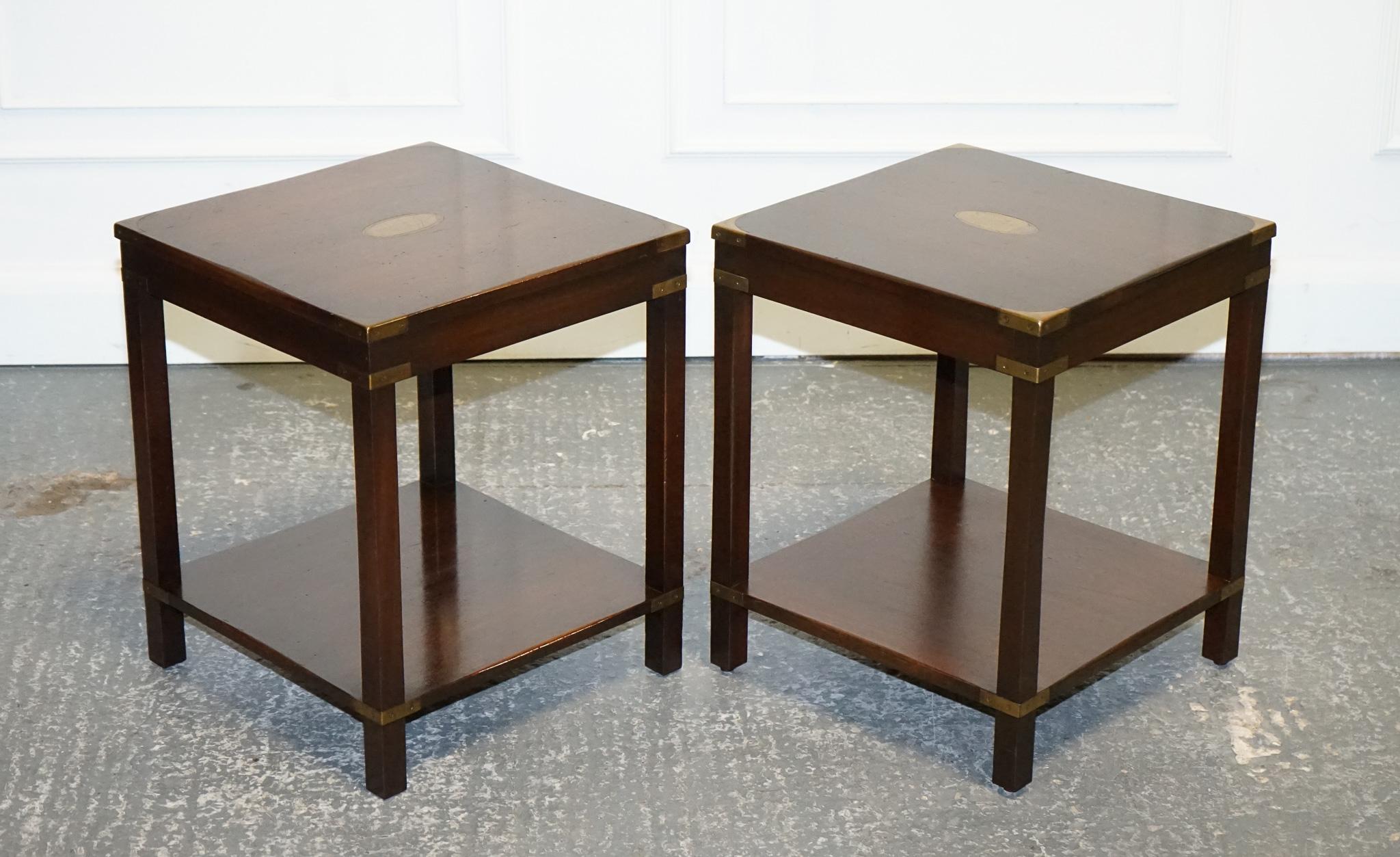 
Antiquités de Londres



Nous sommes ravis d'offrir à la vente cette paire de tables d'appoint Bevan Funnell Military Campaigner.

Une paire de tables de très bonne facture et de grande qualité.

Veuillez examiner attentivement les photos pour vous
