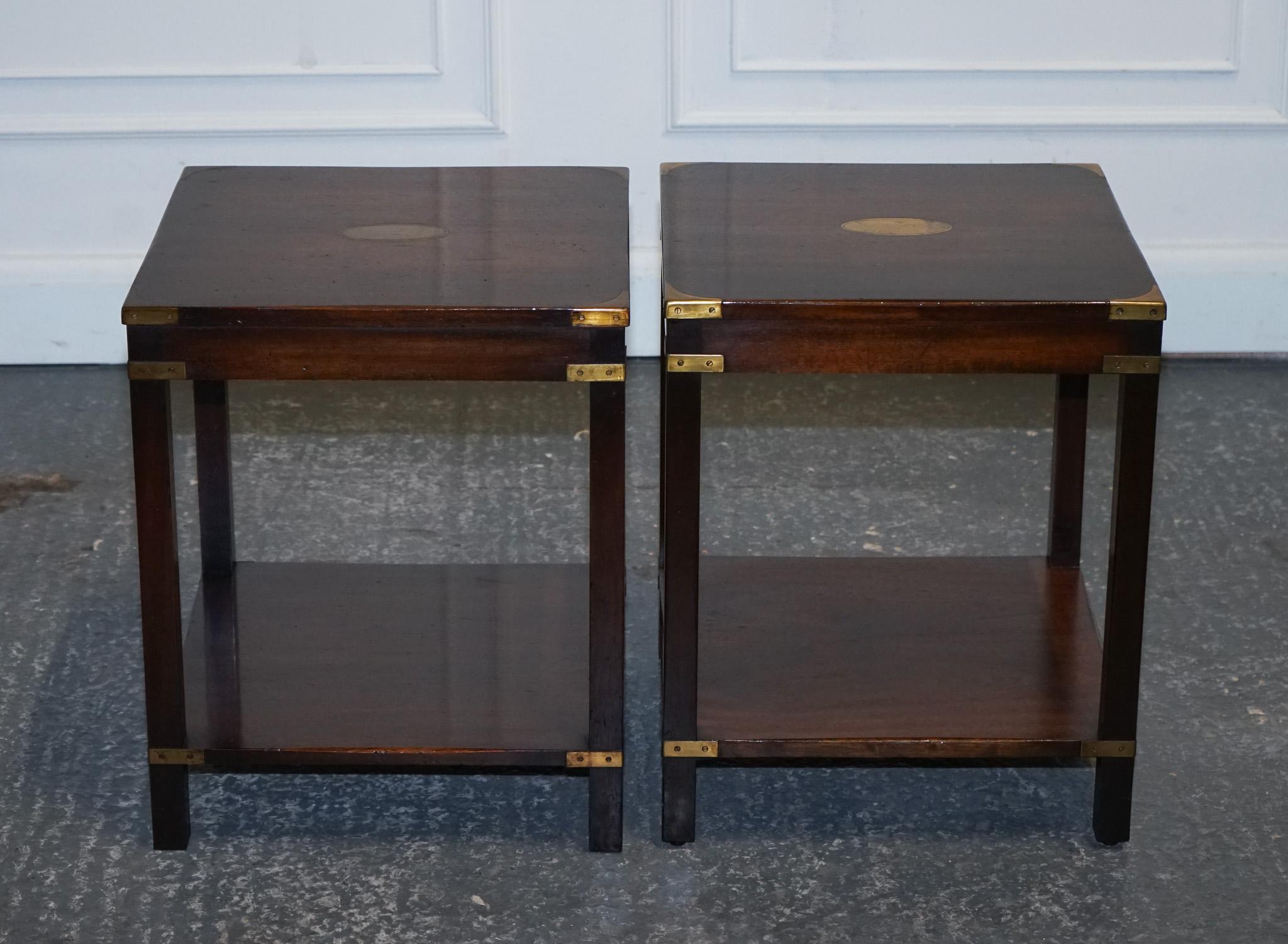 20ième siècle FINE ENGLISH PAIR DE TABLES D'INTÉRIEUR DE campane MILITAIRE BEvan FUNNELL en vente