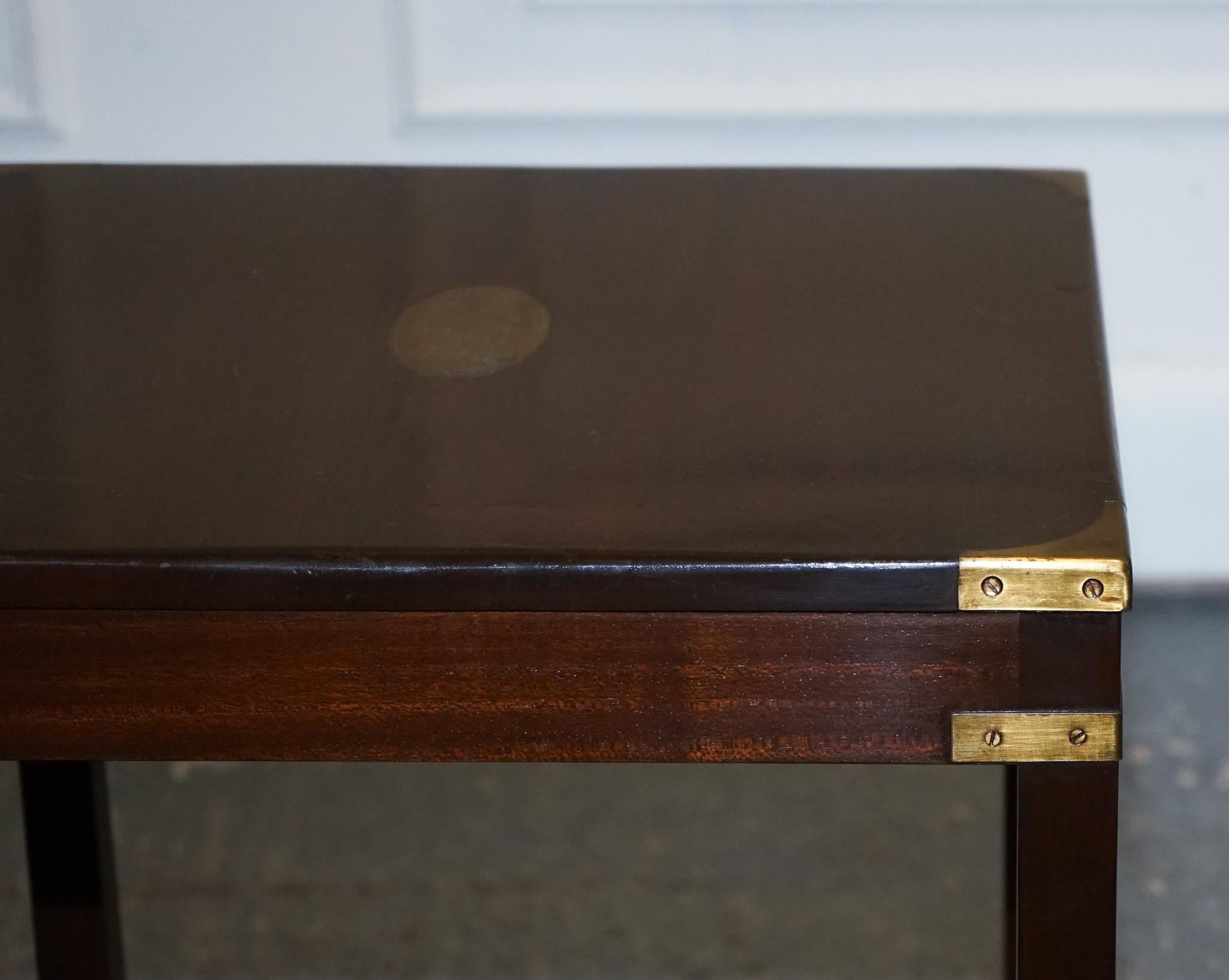FINE ENGLISH PAIR DE TABLES D'INTÉRIEUR DE campane MILITAIRE BEvan FUNNELL en vente 1