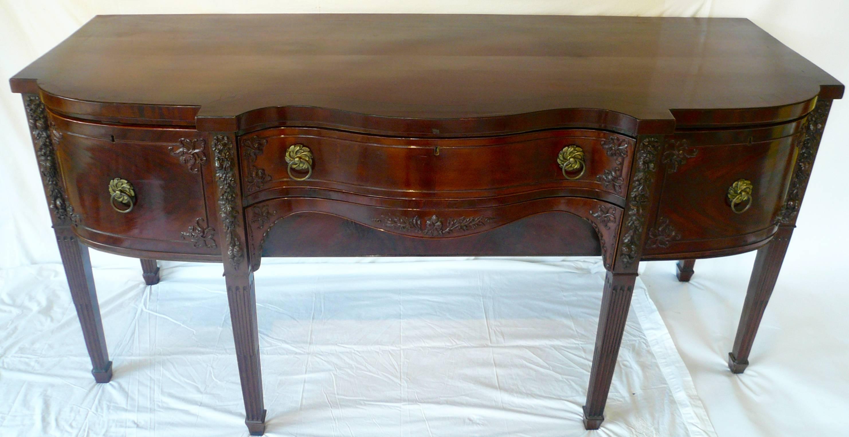 Fine English Regency Mahogany Sideboard In Good Condition In Pittsburgh, PA