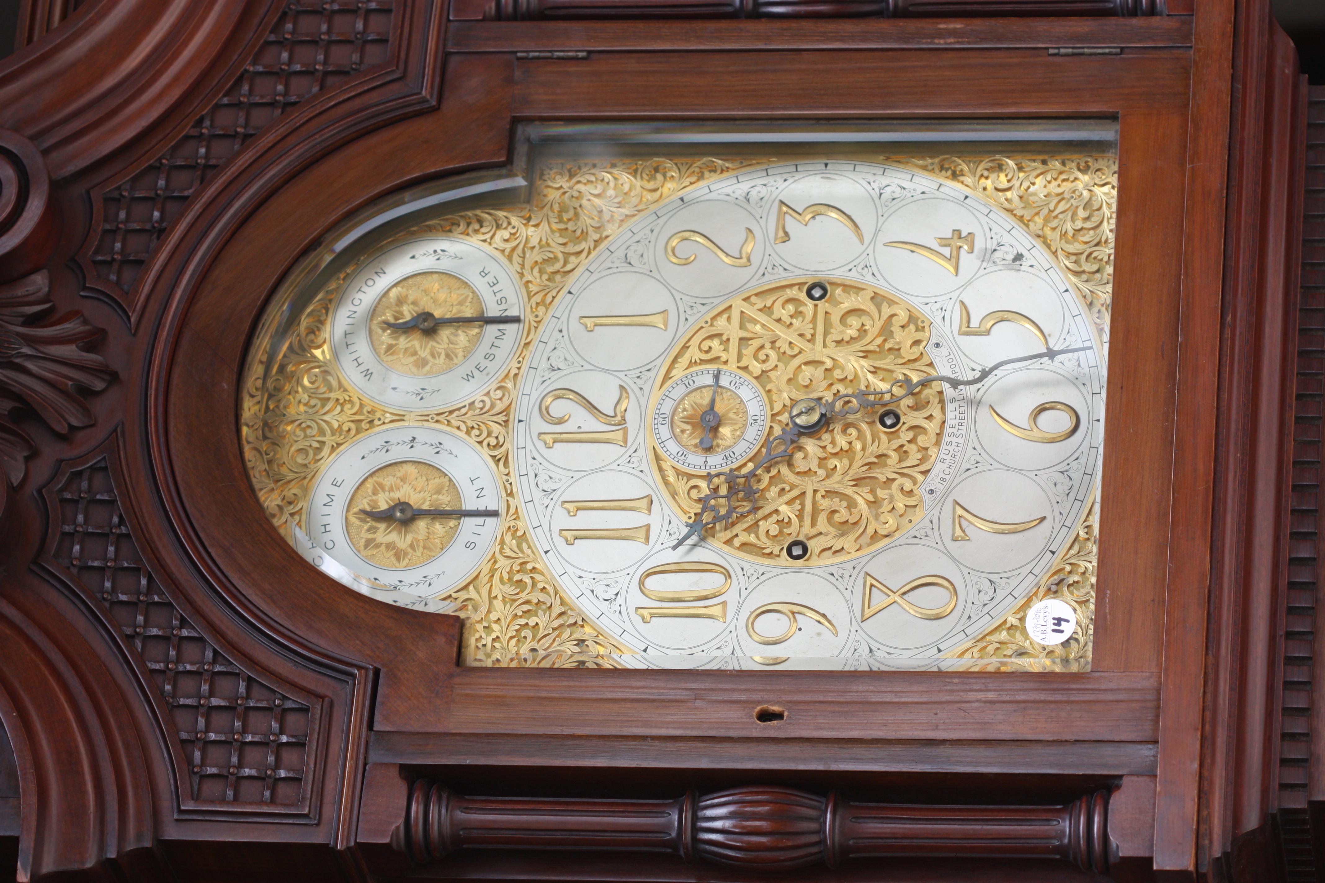 Feine englische Renaissance Revival Mahagoni Chiming Tall Case Clock. CIRCA 1890, R im Zustand „Gut“ im Angebot in West Palm Beach, FL