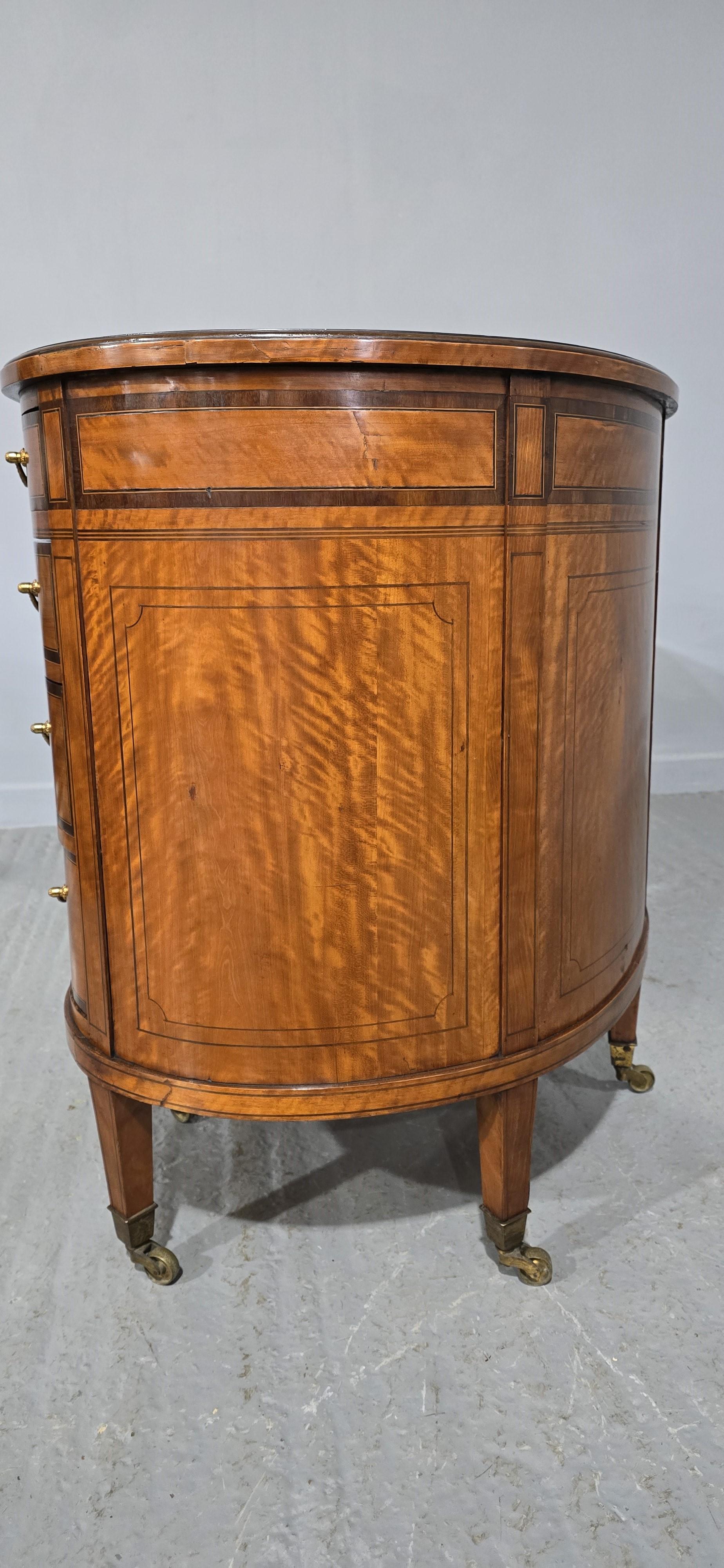 Impiallacciato Scrivania a rene in pregiato legno di raso inglese