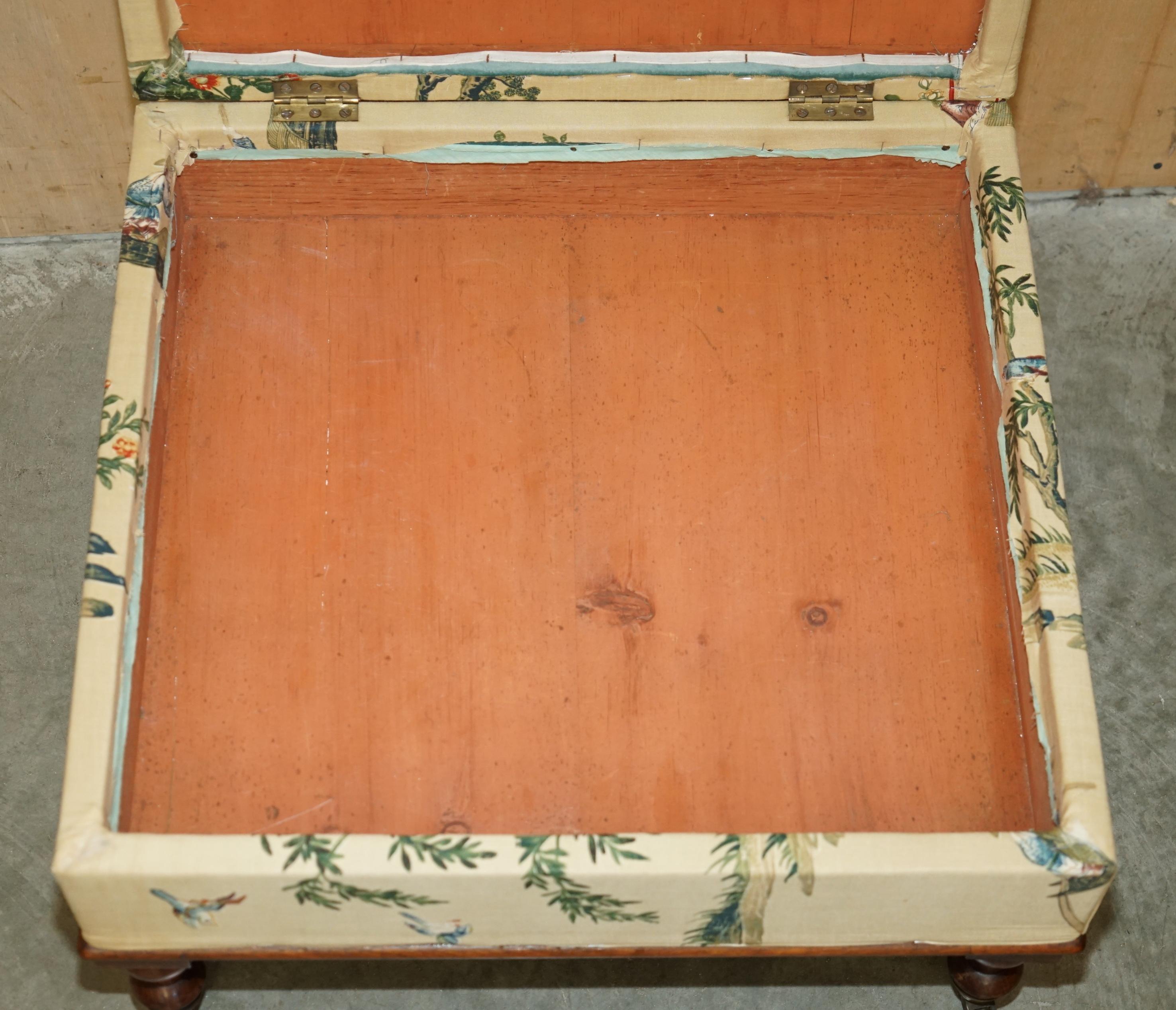 FINA TEJIDA VICTORIANA INGLÉS CiRCA 1860 FOOTSTOOL OTTOMAN CHINOISERIE en venta 9