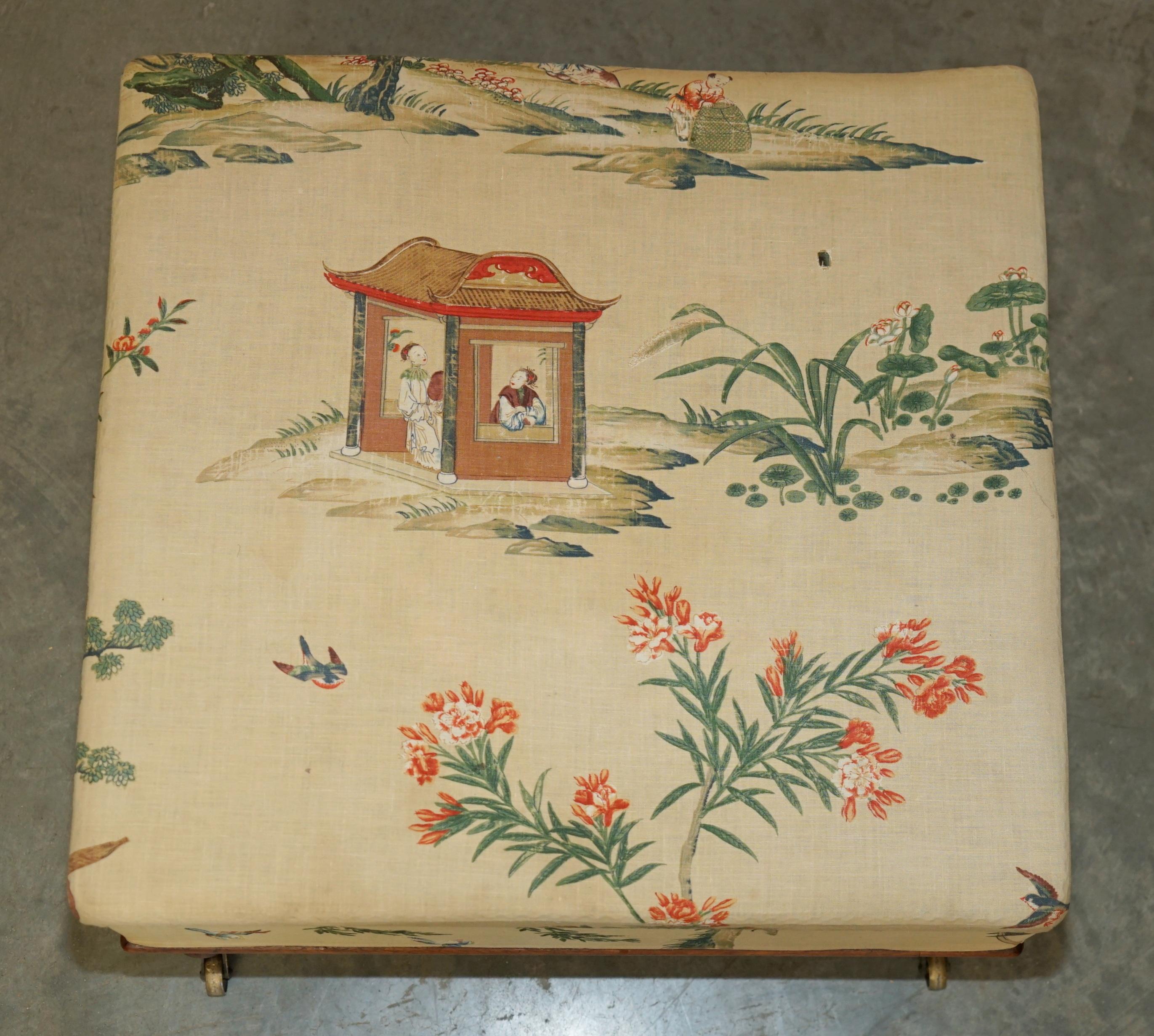 FINA TEJIDA VICTORIANA INGLÉS CiRCA 1860 FOOTSTOOL OTTOMAN CHINOISERIE Alto victoriano en venta