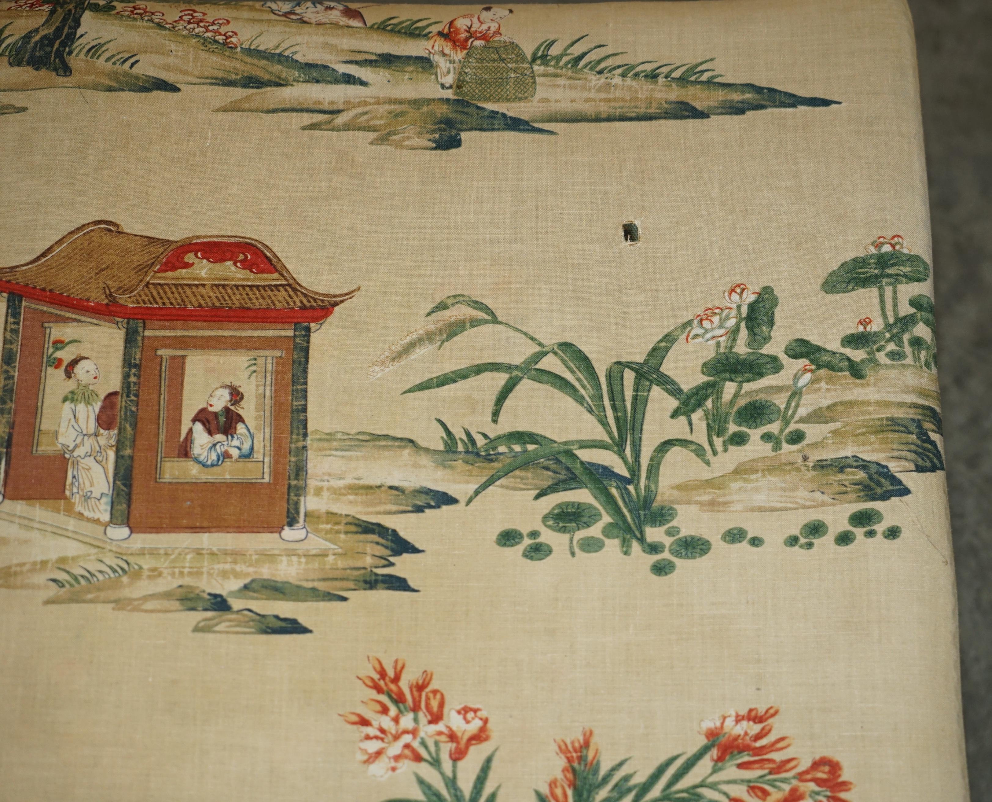 FINA TEJIDA VICTORIANA INGLÉS CiRCA 1860 FOOTSTOOL OTTOMAN CHINOISERIE Hecho a mano en venta