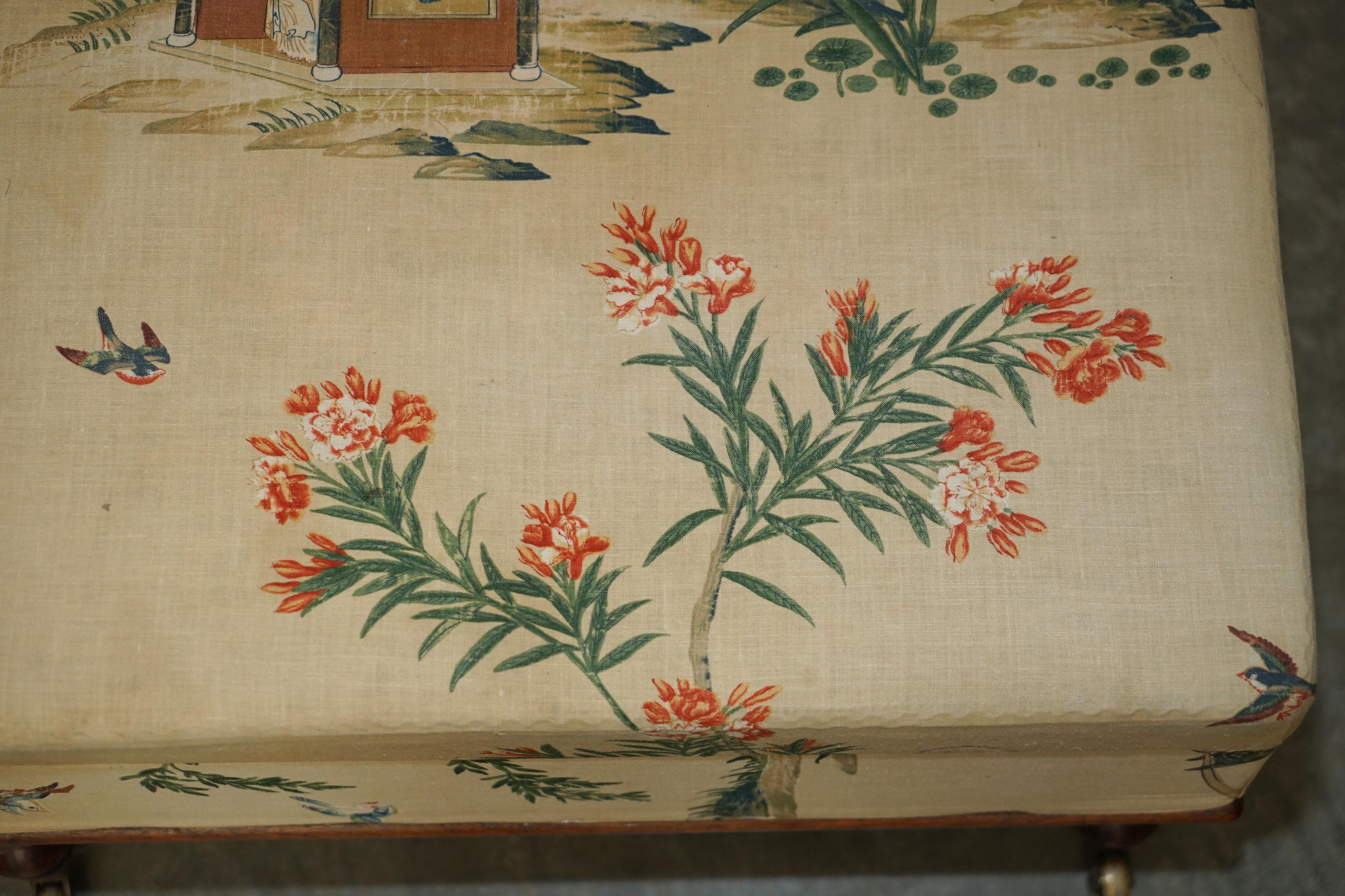 FINA TEJIDA VICTORIANA INGLÉS CiRCA 1860 FOOTSTOOL OTTOMAN CHINOISERIE en Bastante bueno estado para la venta en West Sussex, Pulborough