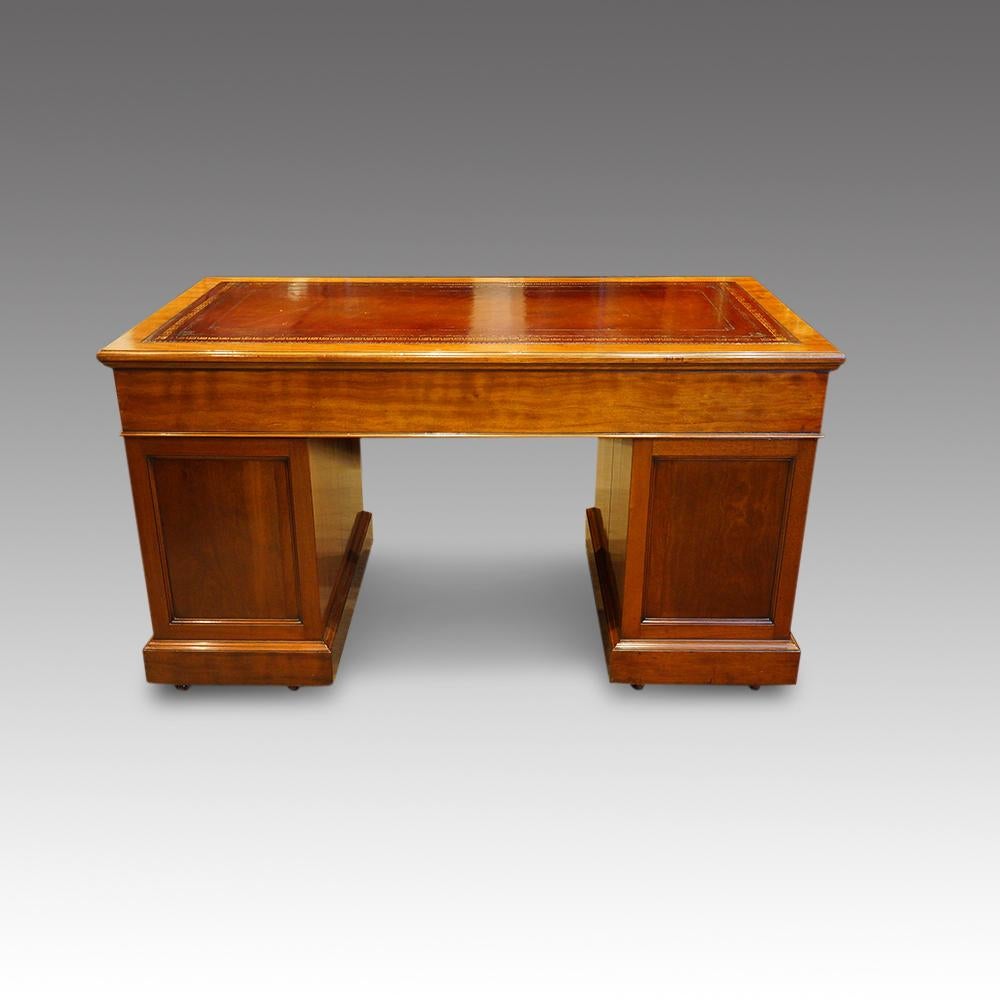 Fine English Victorian Edwards & Roberts Walnut Pedestal Desk 9