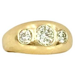 Anillo gitano de tres piedras de oro amarillo de 14 quilates con un diamante de 1,71 TCW de la colección Fine Estate