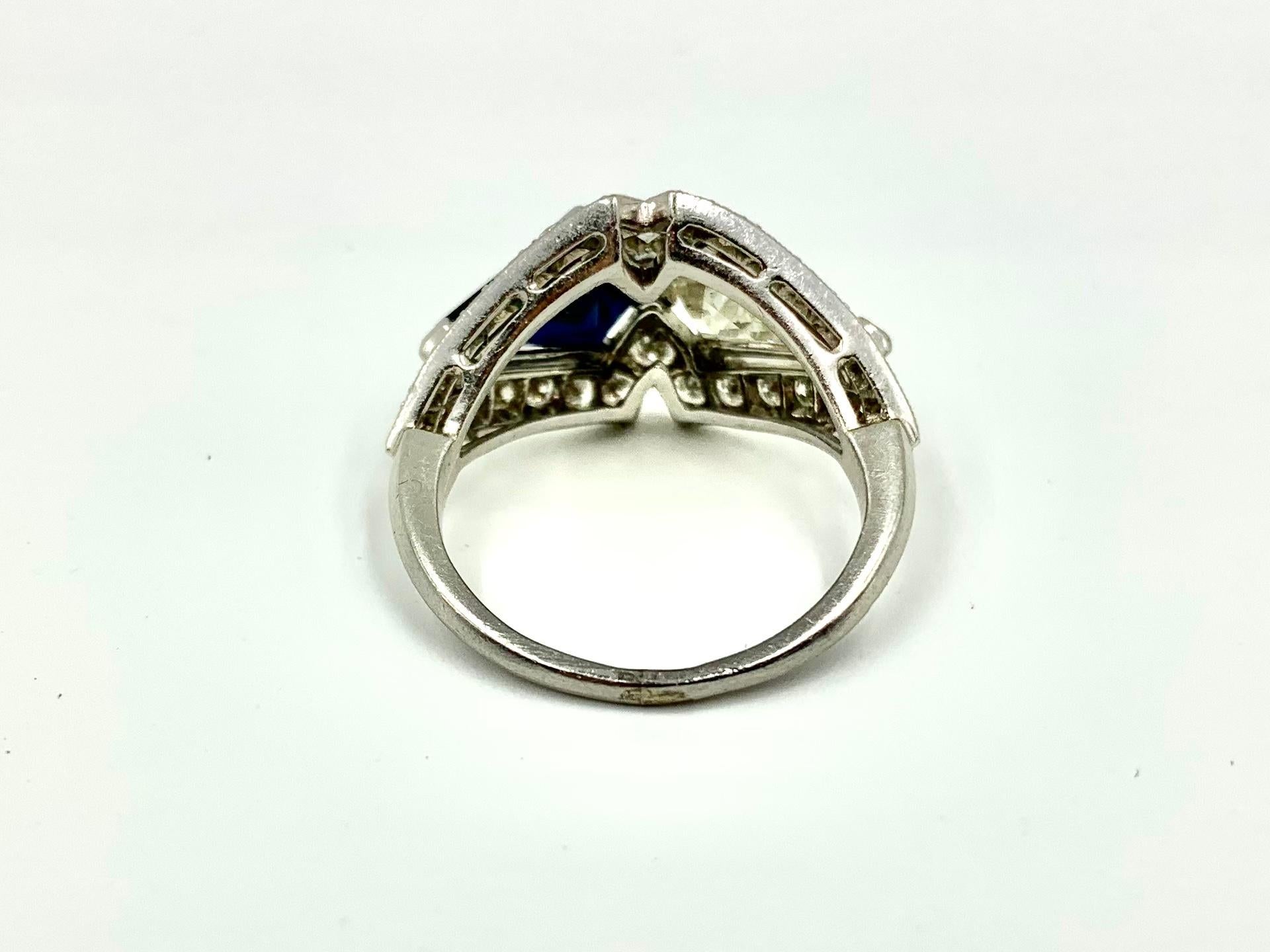 Fine Estate Art Deco Period Moi et Toi Diamond Sapphire Platinum Ring Circa 1920 For Sale 2
