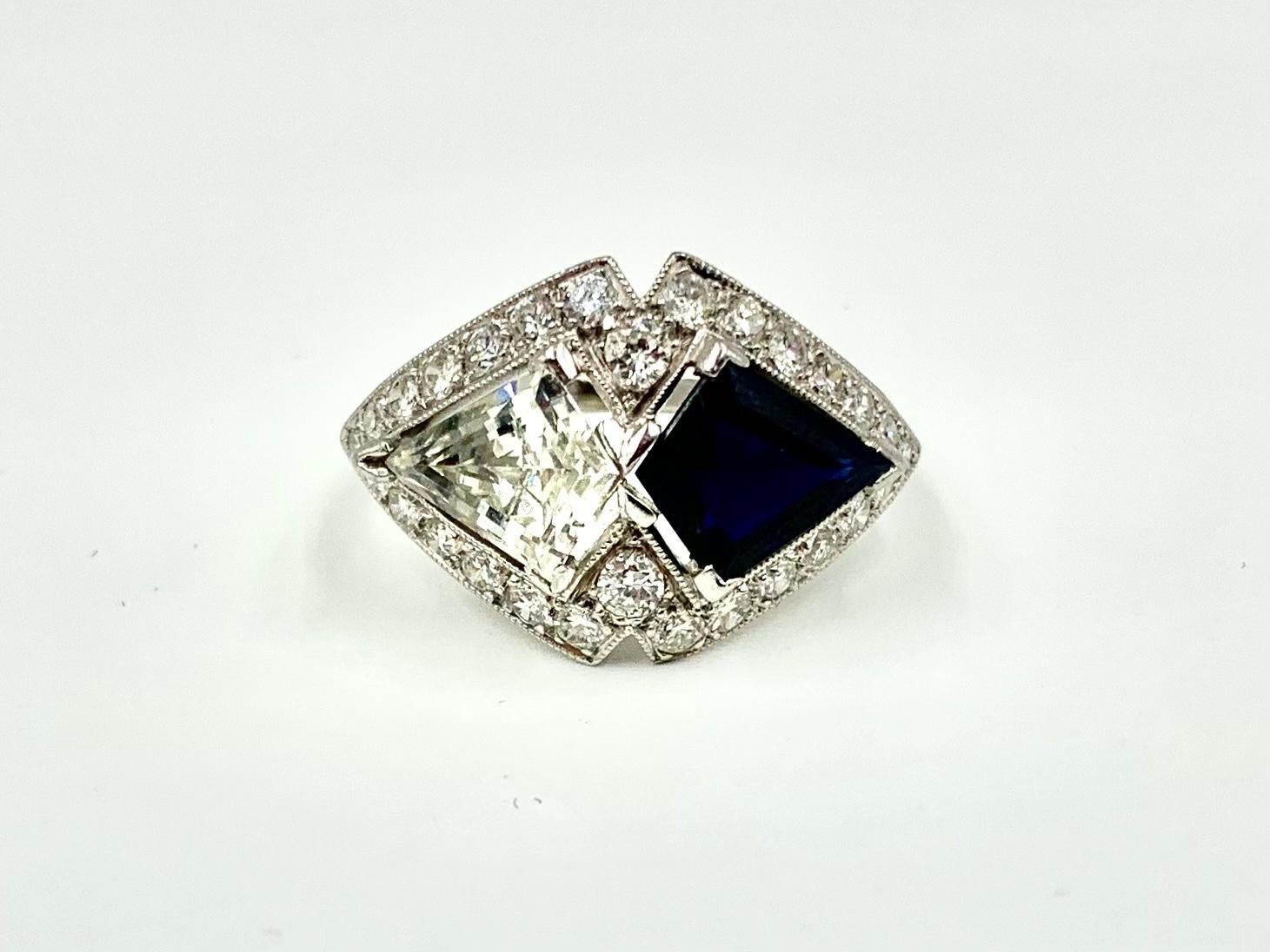Fine Estate Art Deco Period Moi et Toi Diamond Sapphire Platinum Ring Circa 1920 In Good Condition For Sale In New York, NY