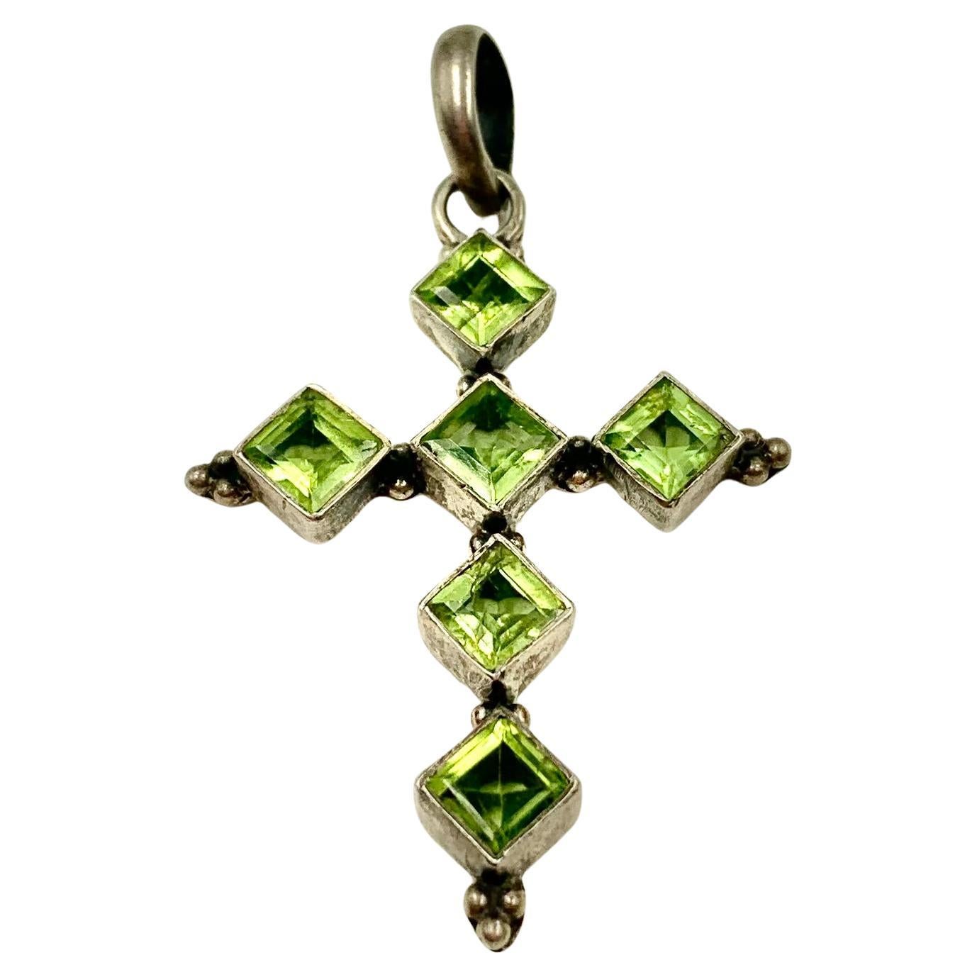 Fine Estate Arts and Crafts Style Peridot Sterlingsilber-Kreuz im Arts and Crafts-Stil