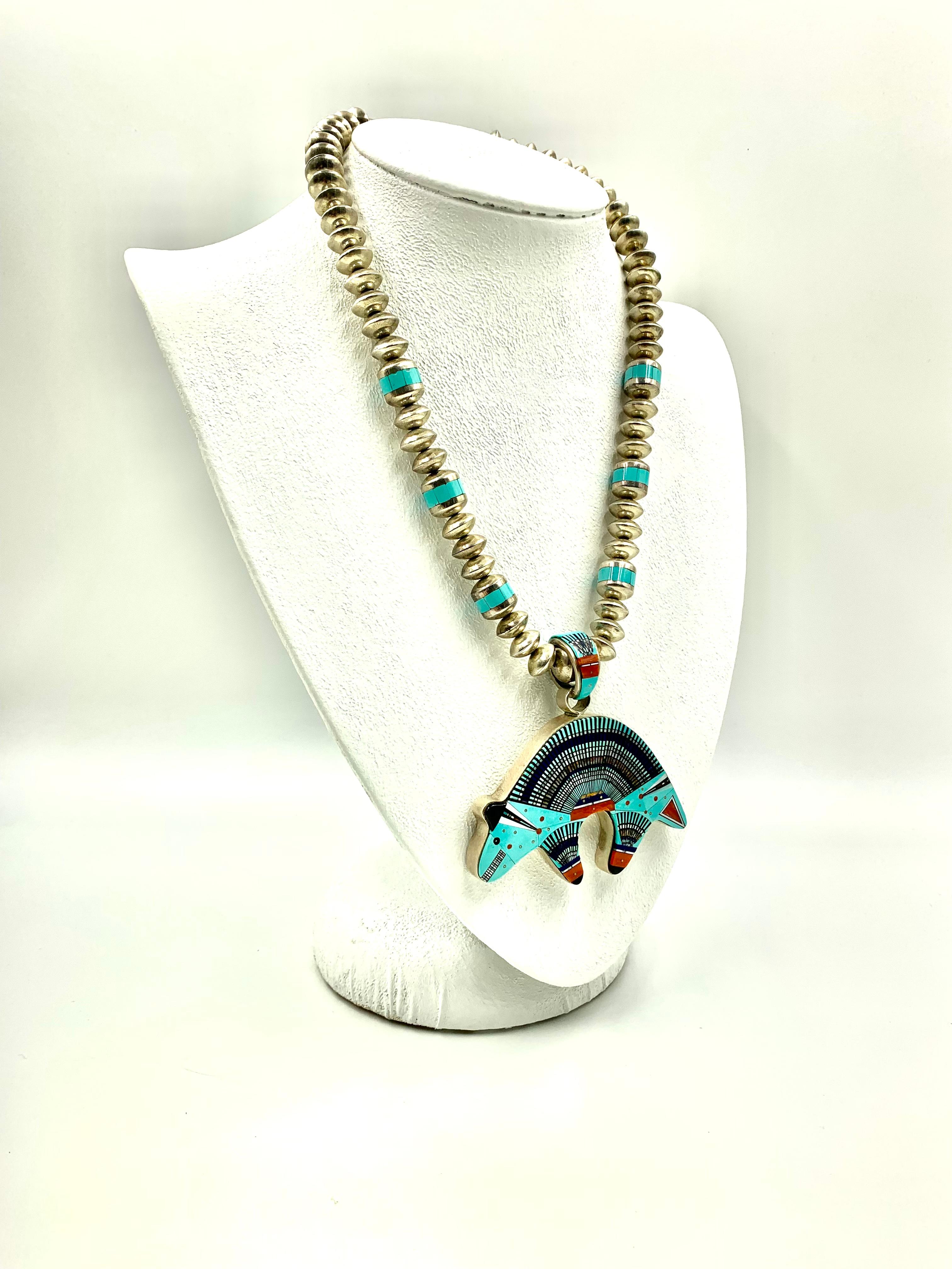 Nachlass Ervin Tsosie Navajo Türkis Koralle Lapislazuli Intarsien Bär Halskette für Damen oder Herren im Angebot