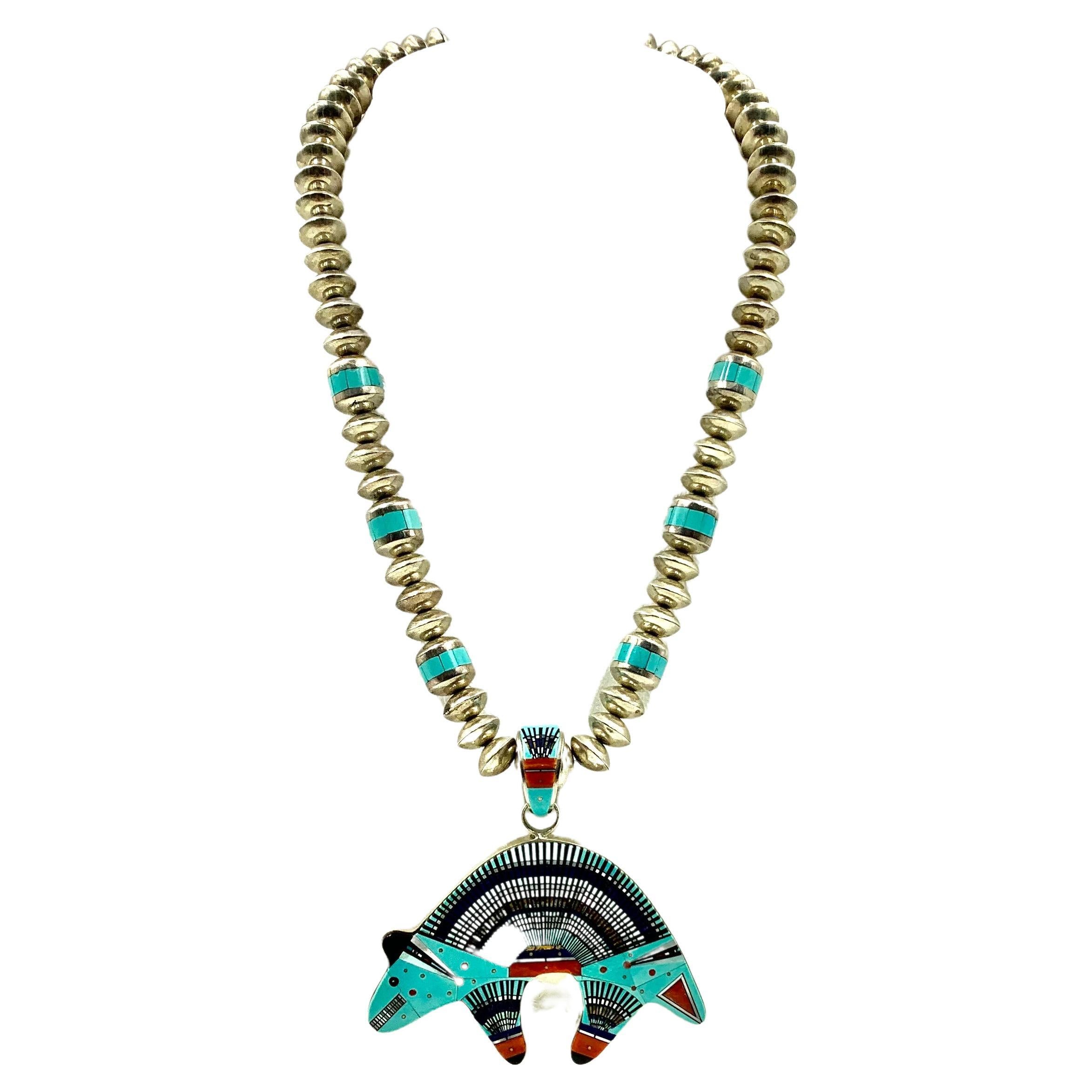 Nachlass Ervin Tsosie Navajo Türkis Koralle Lapislazuli Intarsien Bär Halskette im Angebot