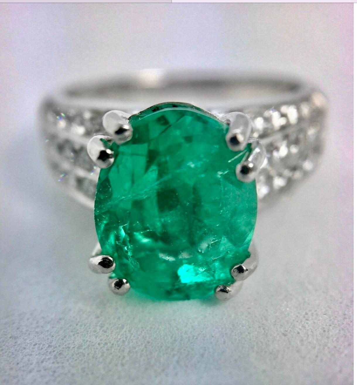 Verlobungsring, Nachlass, feiner 4,90 Karat Smaragd-Diamant (Ovalschliff) im Angebot