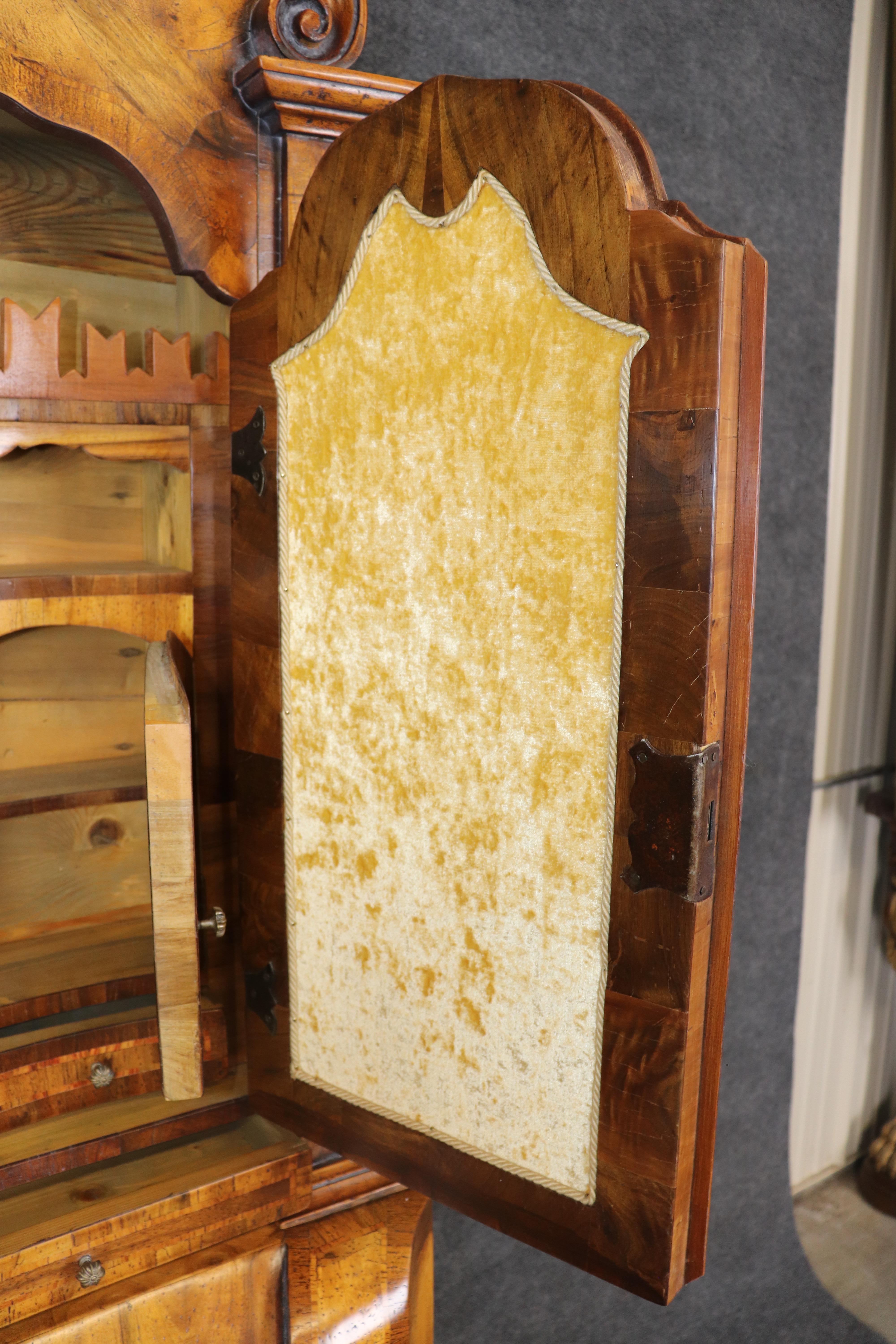 Feine geätzte Spiegeltür Olivenholz Italienisch Rokoko Sekretär Schreibtisch mit Figuren im Angebot 4