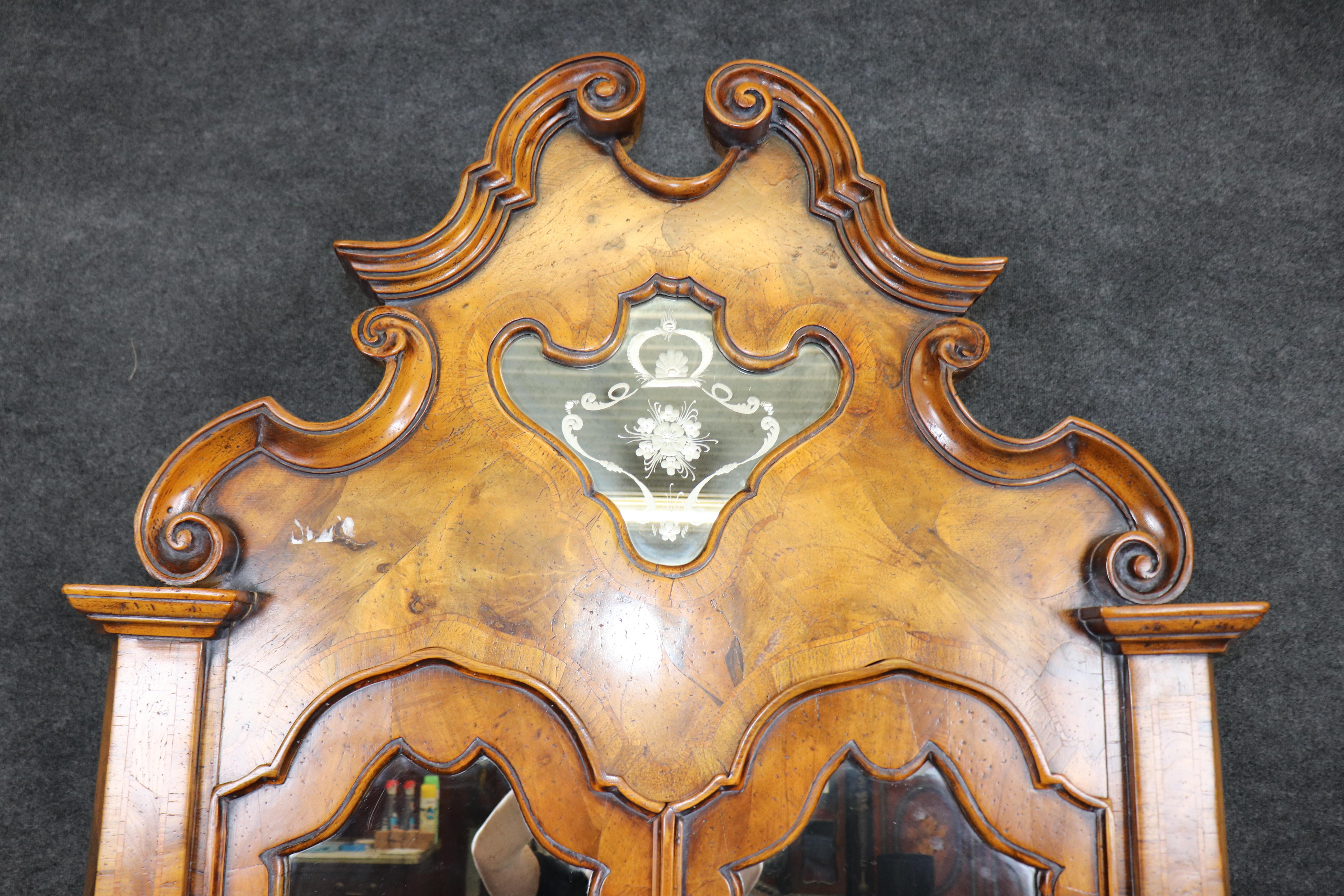 Feine geätzte Spiegeltür Olivenholz Italienisch Rokoko Sekretär Schreibtisch mit Figuren im Angebot 10